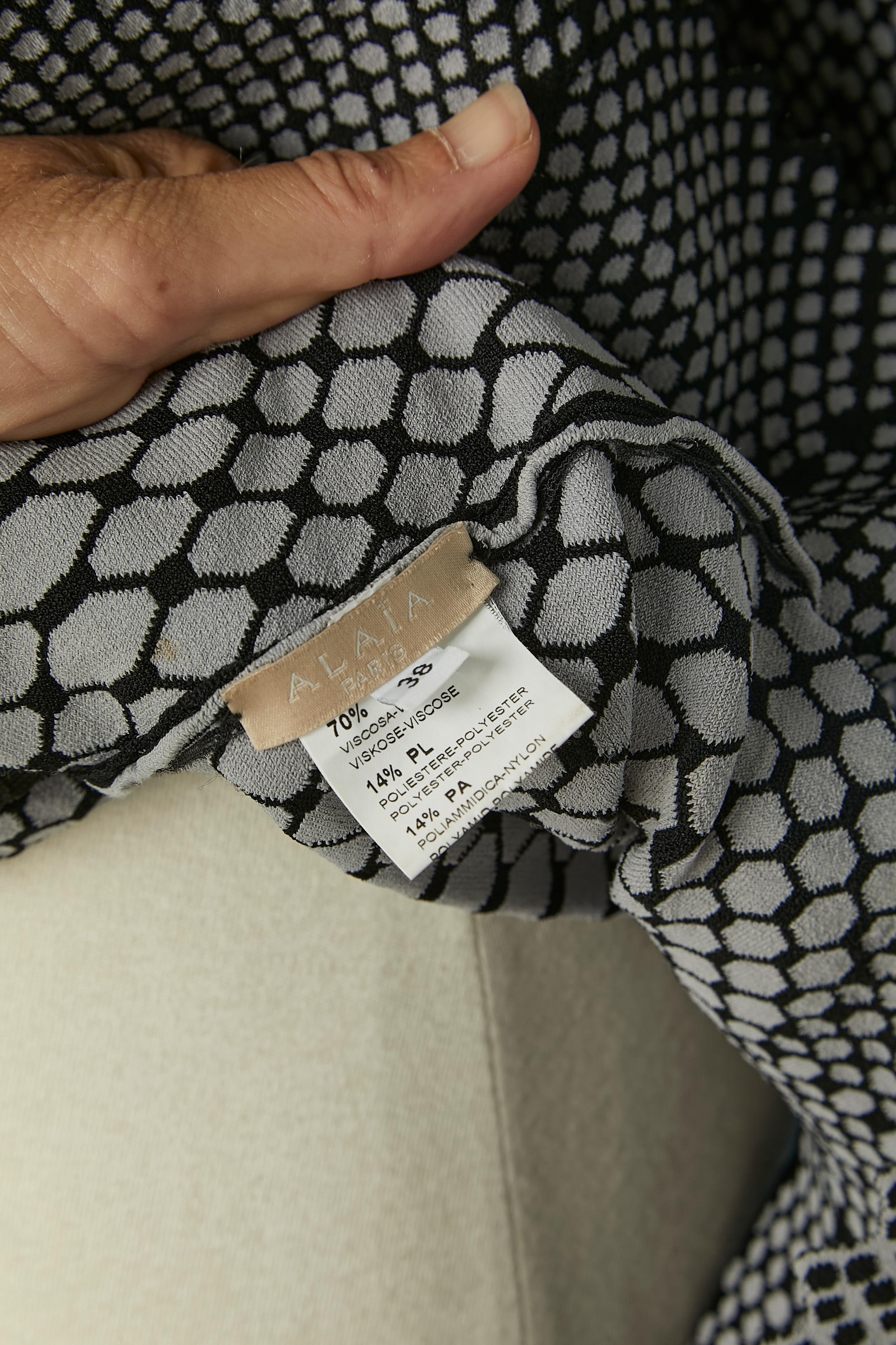 Graues und schwarzes ärmelloses Jacquard-Kleid ALAIA im Angebot 2