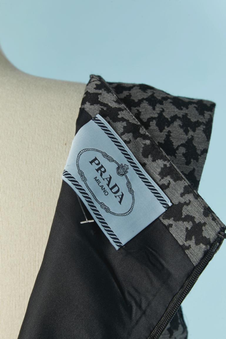 Grey and black Pied de coq pattern sleeveless cocktail dress with belt PRADA For Sale 2