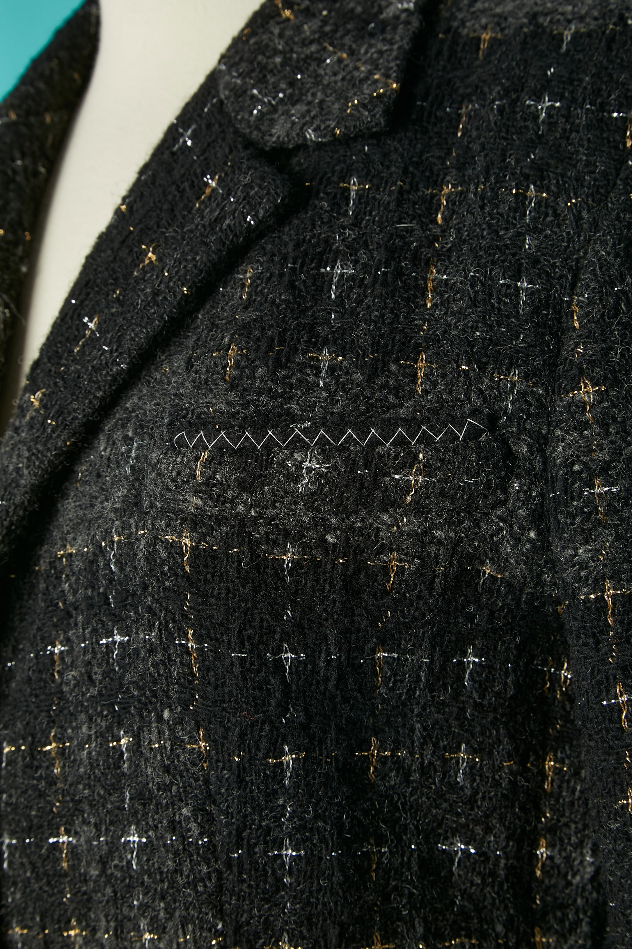 Giacca monopetto grigia e nera in tweed con bottone logato Chanel In condizioni ottime in vendita a Saint-Ouen-Sur-Seine, FR