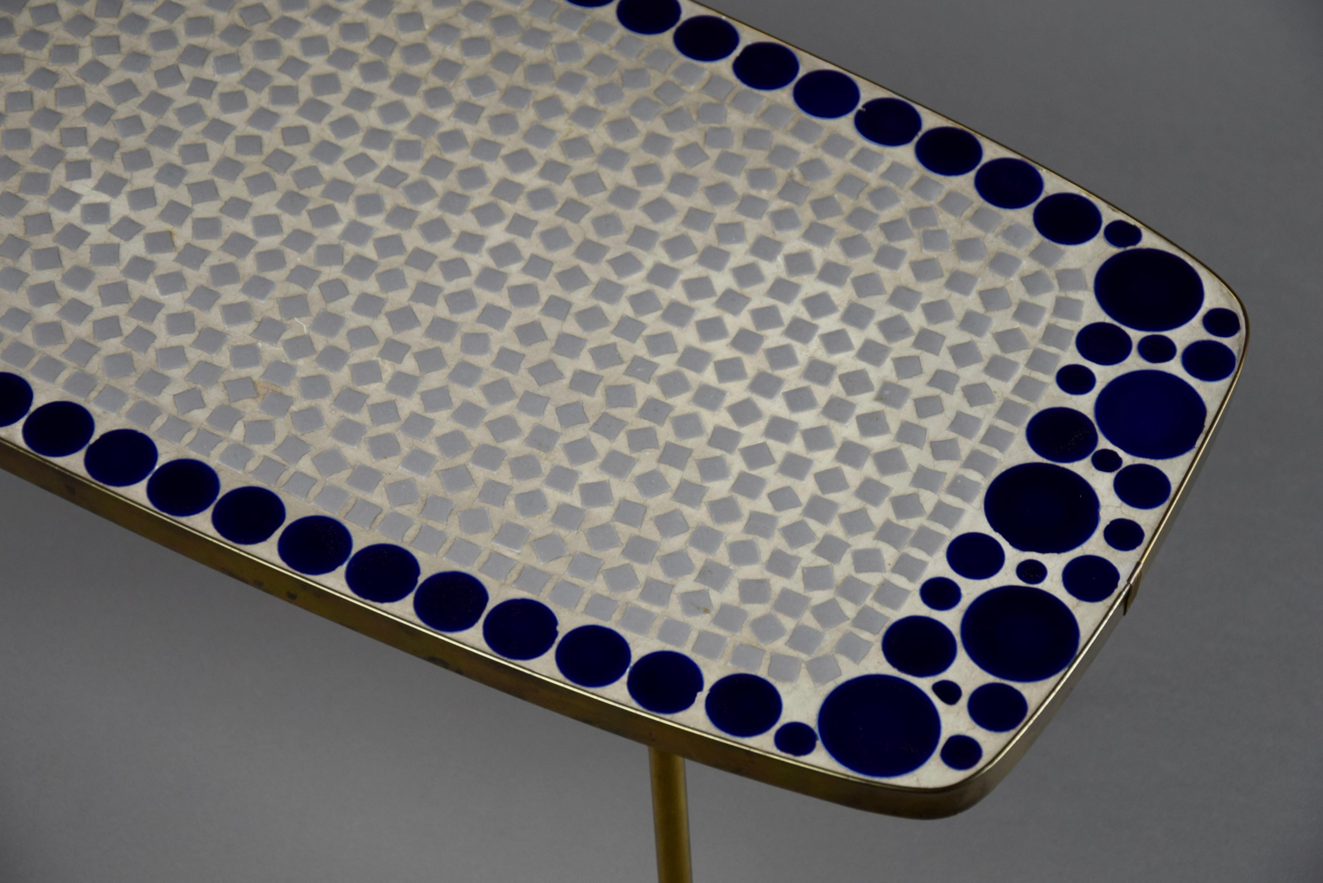Table d'appoint en mosaïque de verre grise et bleue en laiton, mi-siècle moderne en vente 2