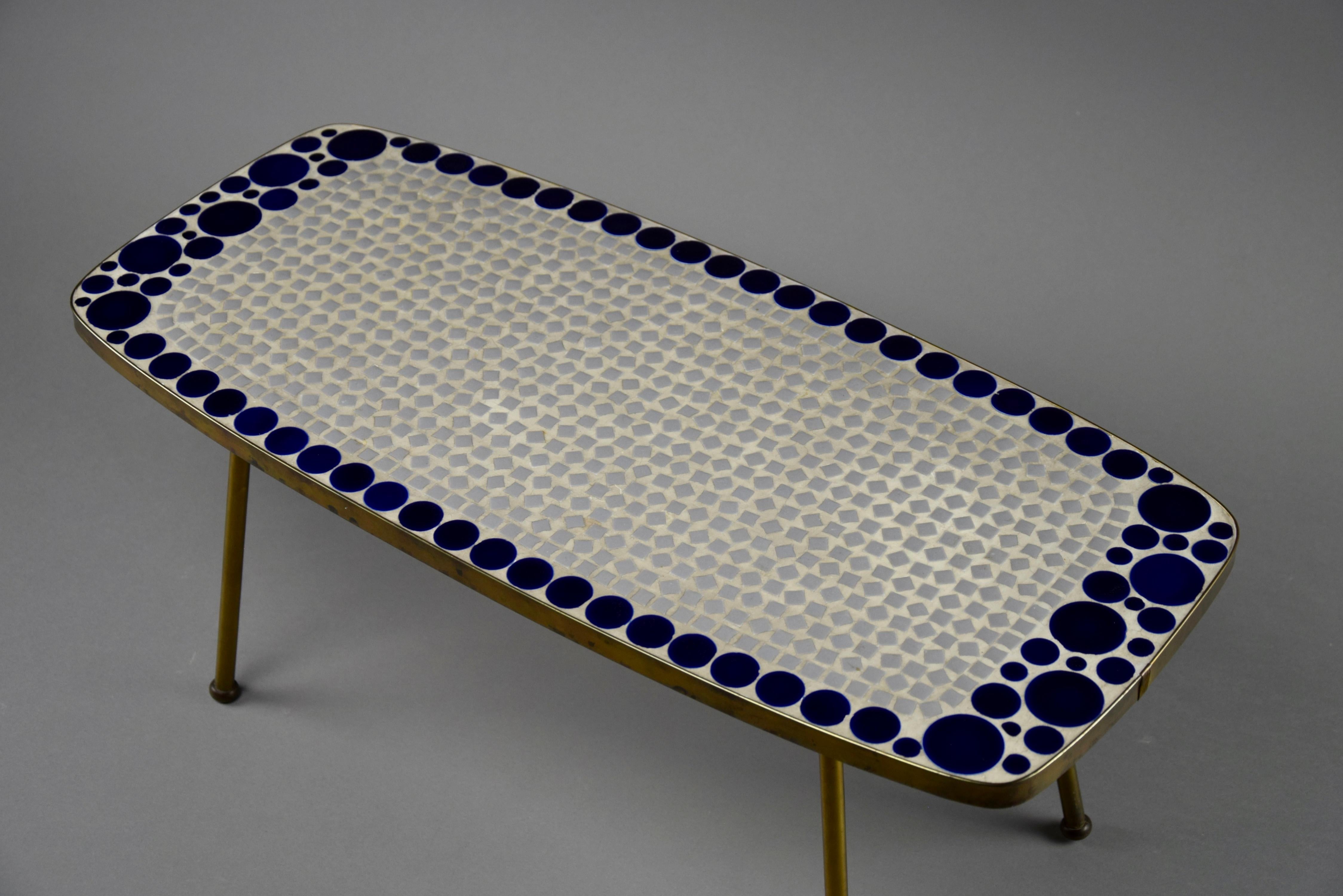 Table d'appoint en mosaïque de verre grise et bleue en laiton, mi-siècle moderne en vente 3