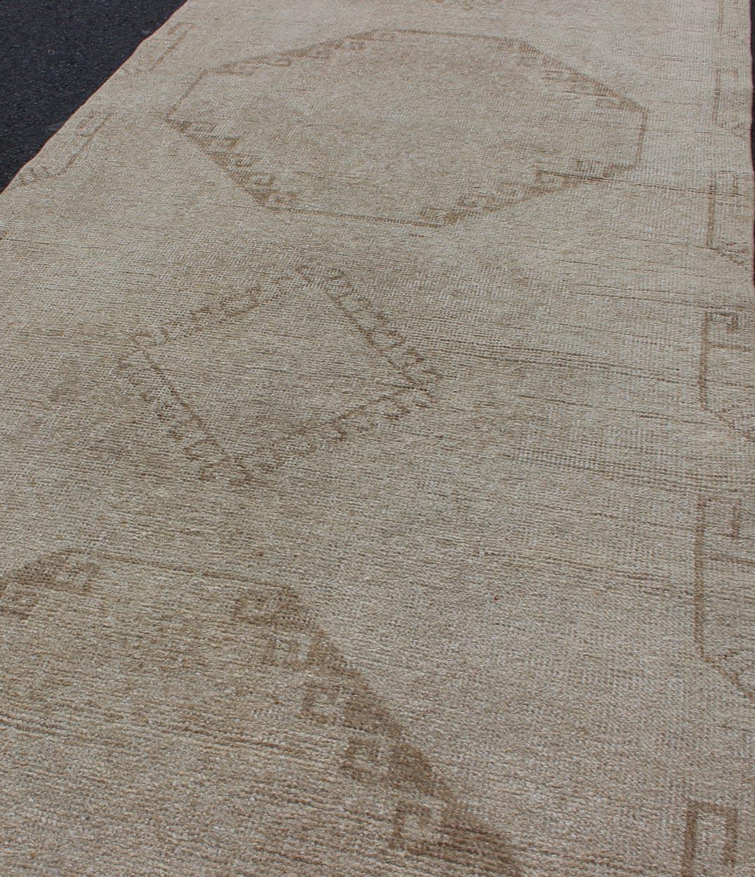 Grey and Cream Vintage Turkish Oushak Runner with Geometric Tribal Design In Good Condition For Sale In Atlanta, GA