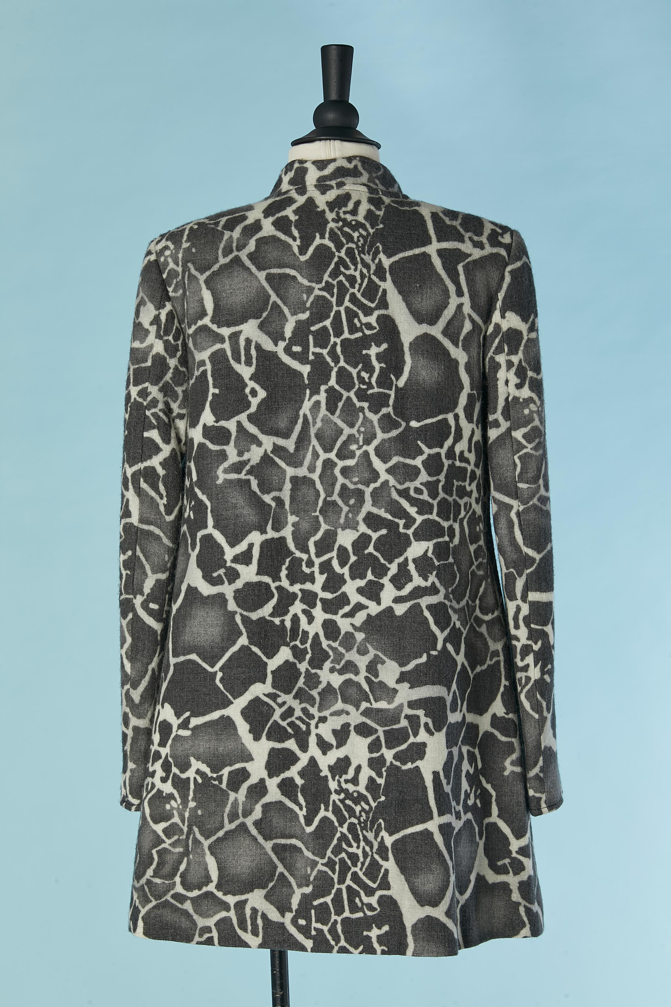Manteau gris et blanc cassé à motif animalier abstrait VERSACE JEANS COUTURE Pour femmes en vente