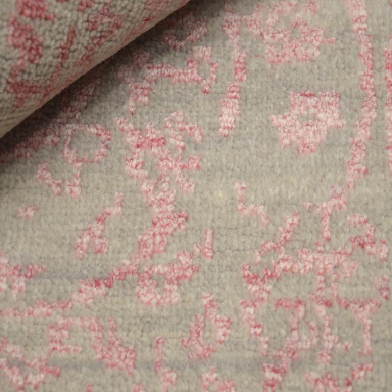 Grey and Pink Abstract Rug, Silk and Wool For Sale 1