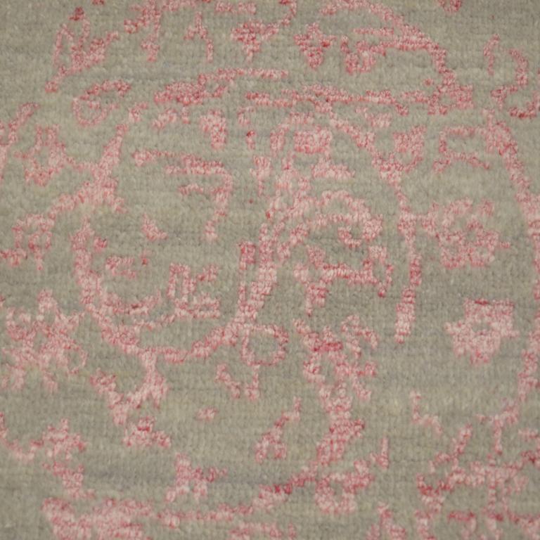 Grey and Pink Abstract Rug, Silk and Wool For Sale 2