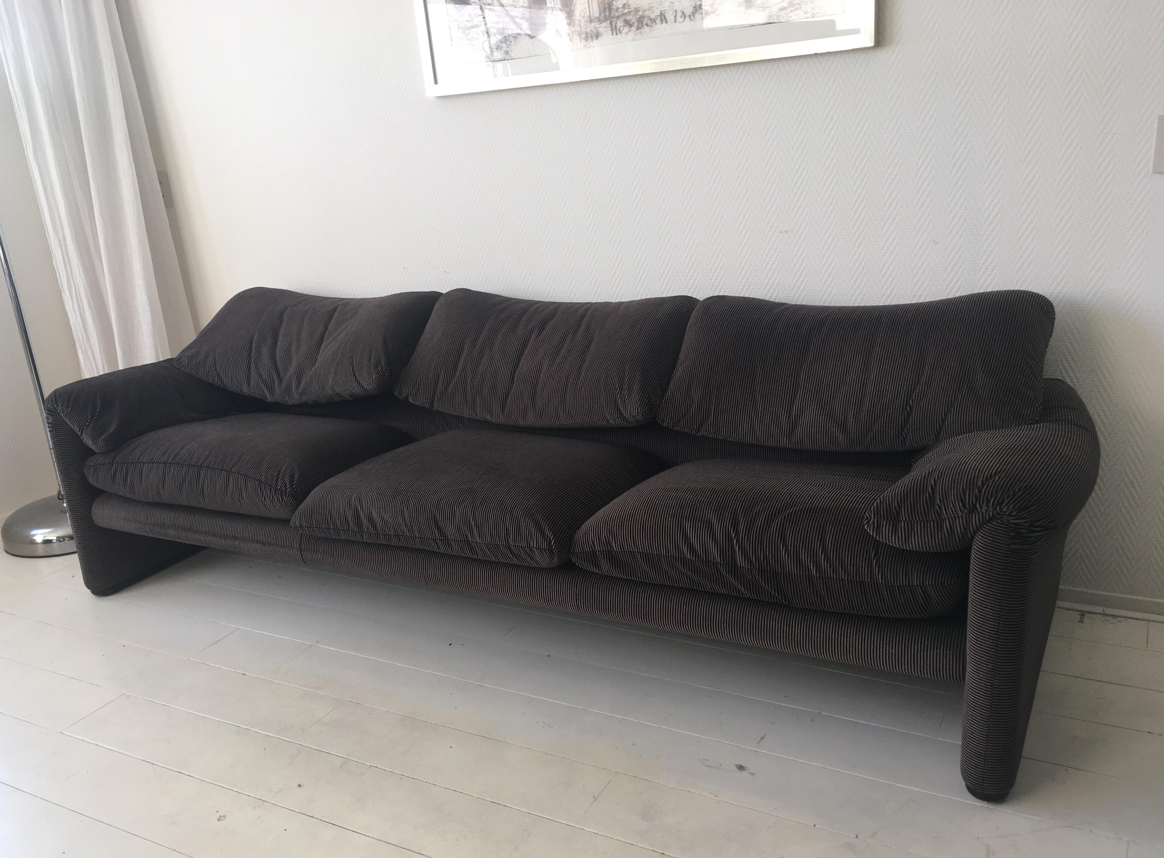 This three-seat sofa was designed by Vico Magistretti for Cassina Italy in 1973. It features a velvet bi-color fabric in grey and black. The Maralunga sofa also features separately adjustable backrests and wears the Manufacturer's Label. It remains