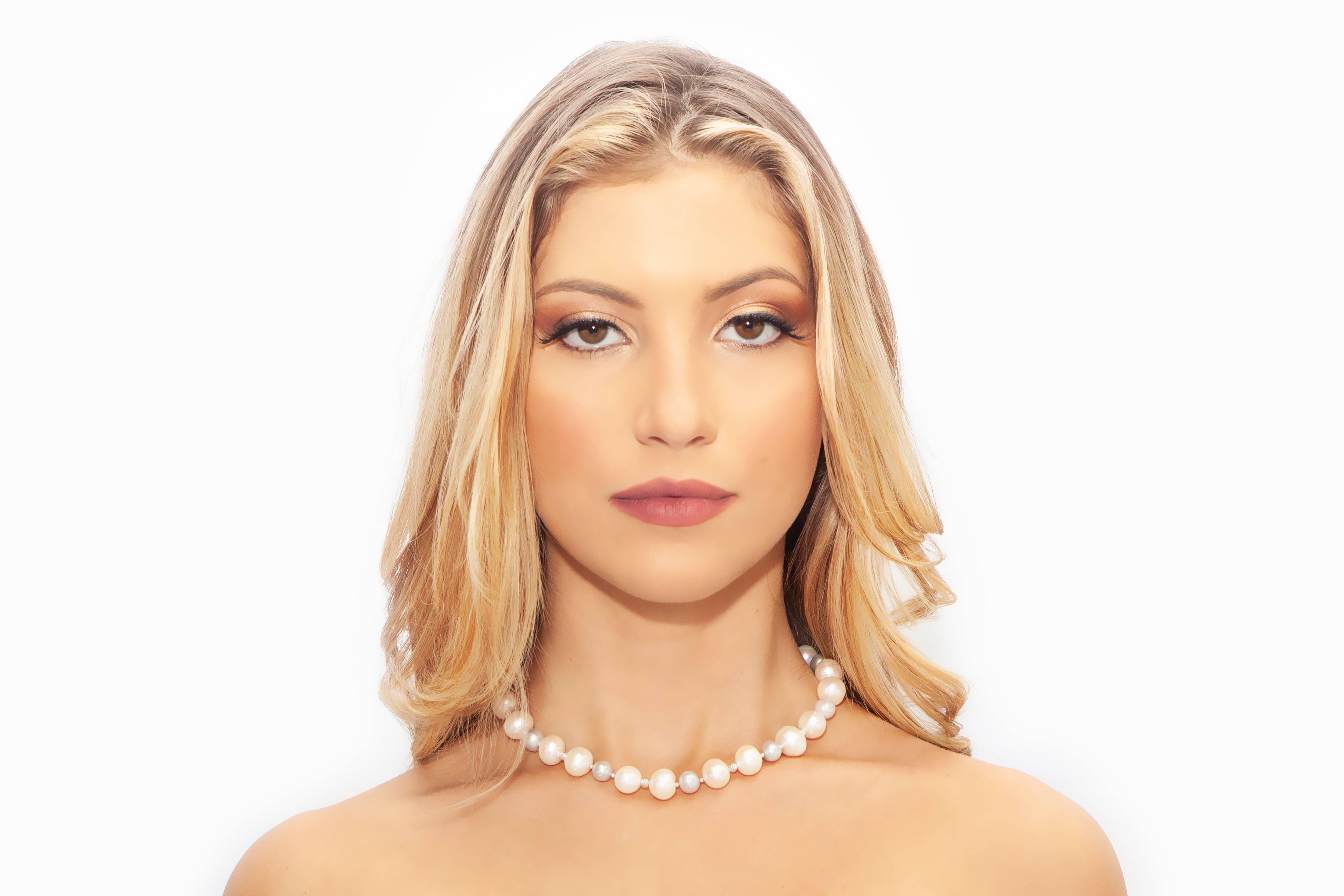 Modern  Grey and White Classic Pearl Necklace with Diamond Cut Beads For Sale