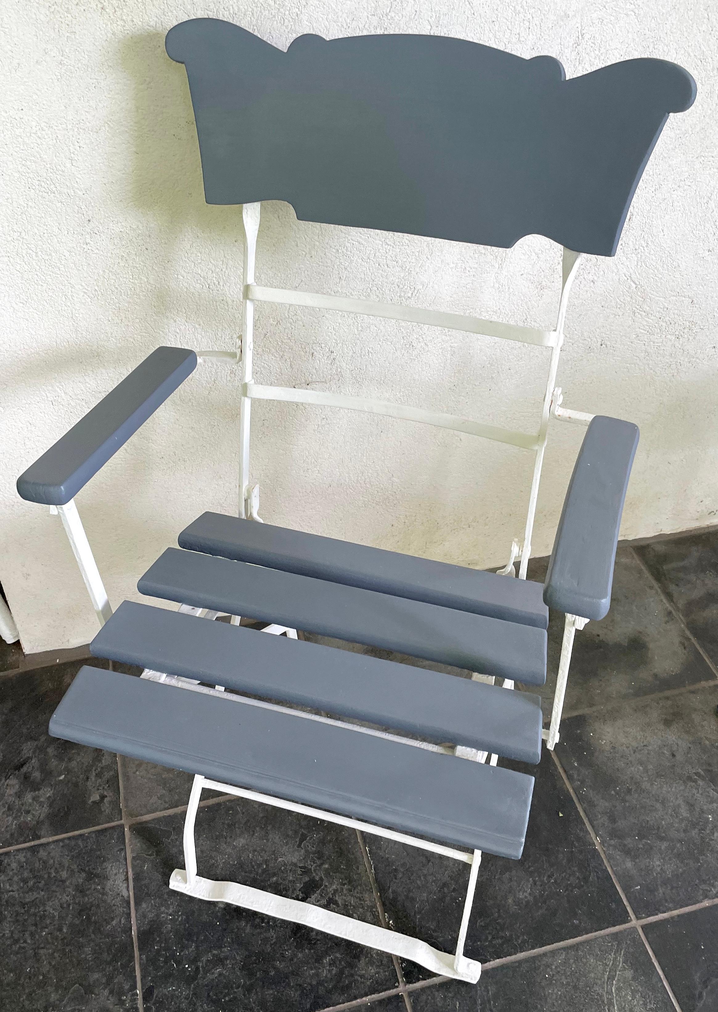 Grey and White Italian Folding Deck Bistro Chair In Good Condition For Sale In New York, NY