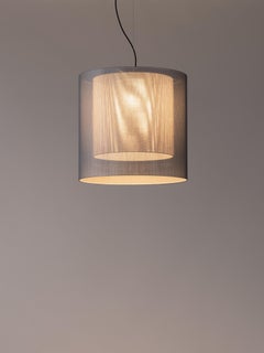 Lampe pendante Moaré LM grise et blanche d'Antoni Arola