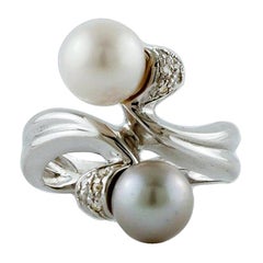 Grey and White Pearl, Diamonds, 18 Karat White Gold Contrarié Ring