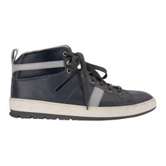Scarpe da ginnastica grigie e bianche - anni '10