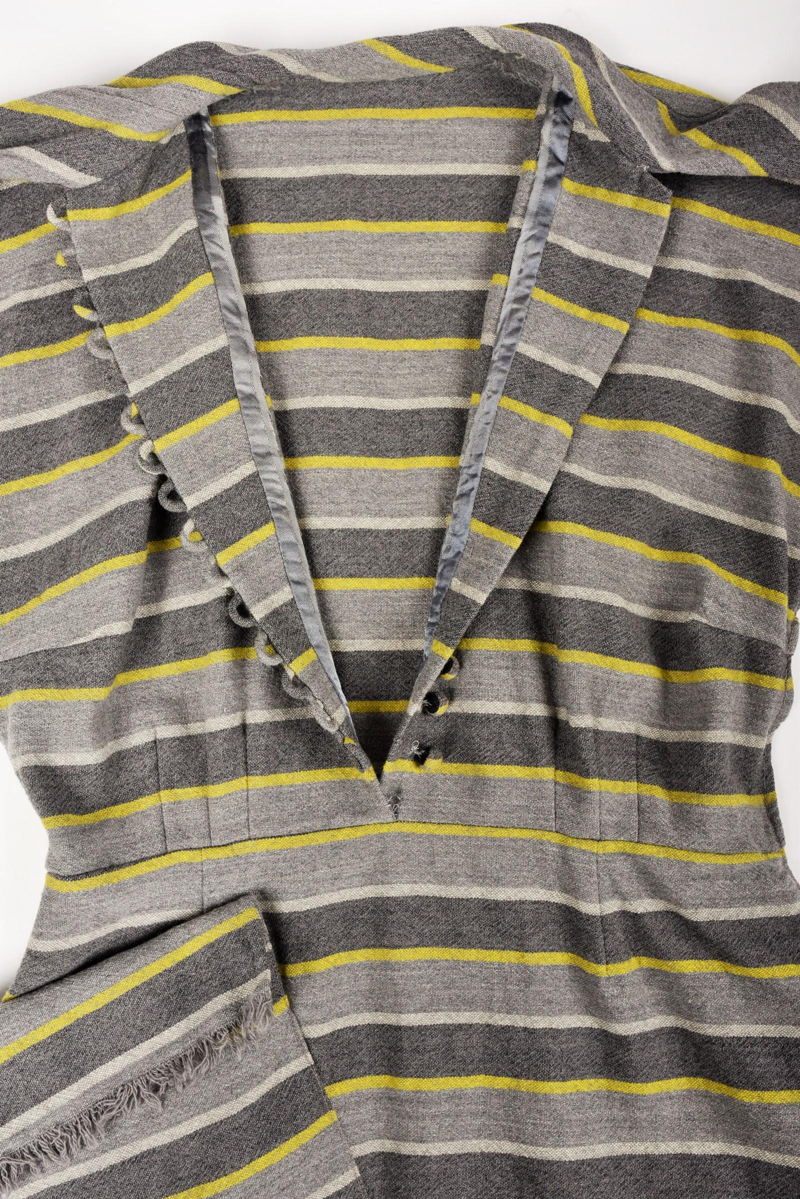 Grey and yellow striped wool day dress - France Circa 1945 For Sale 5