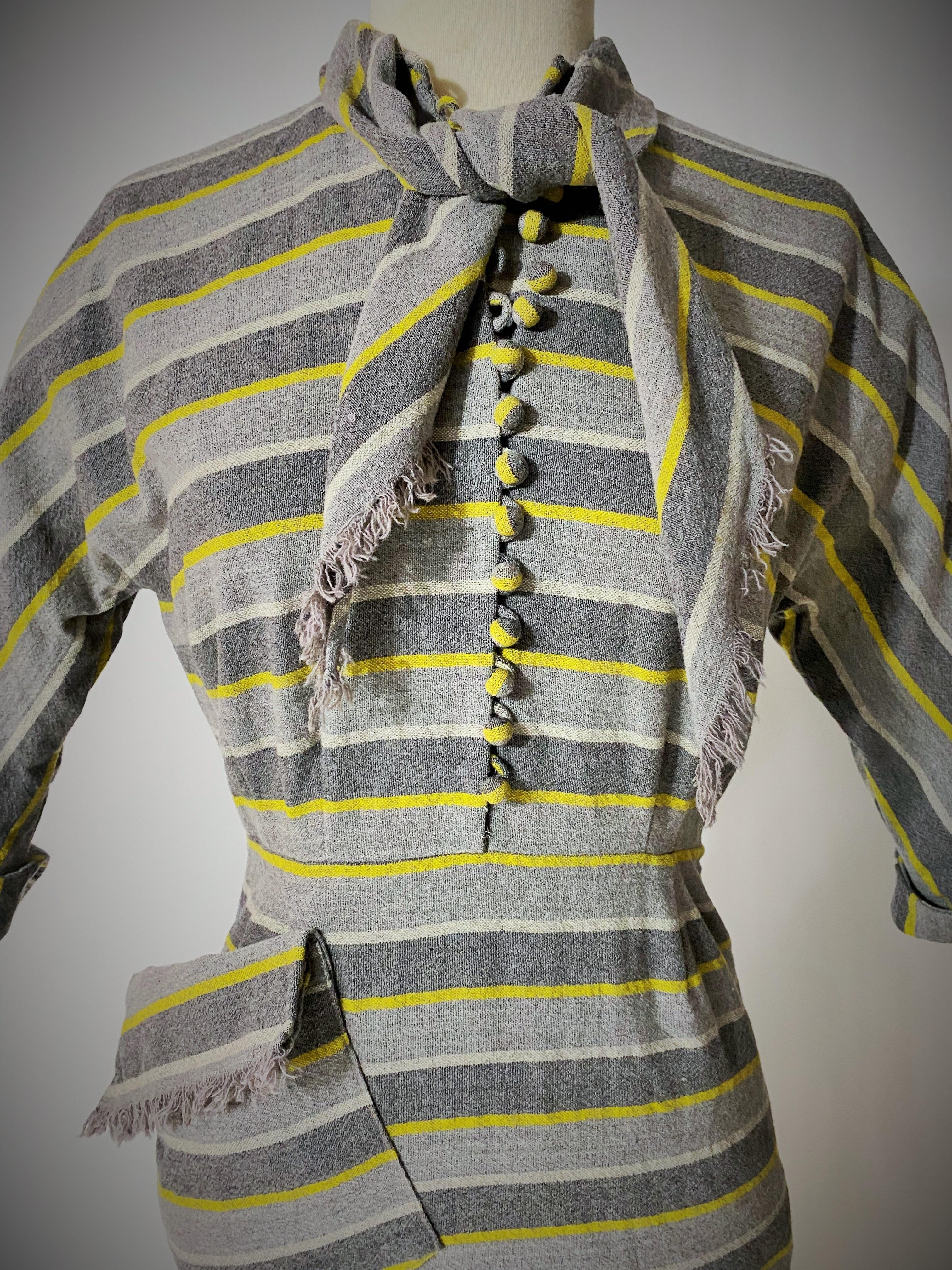 Women's Grey and yellow striped wool day dress - France Circa 1945 For Sale
