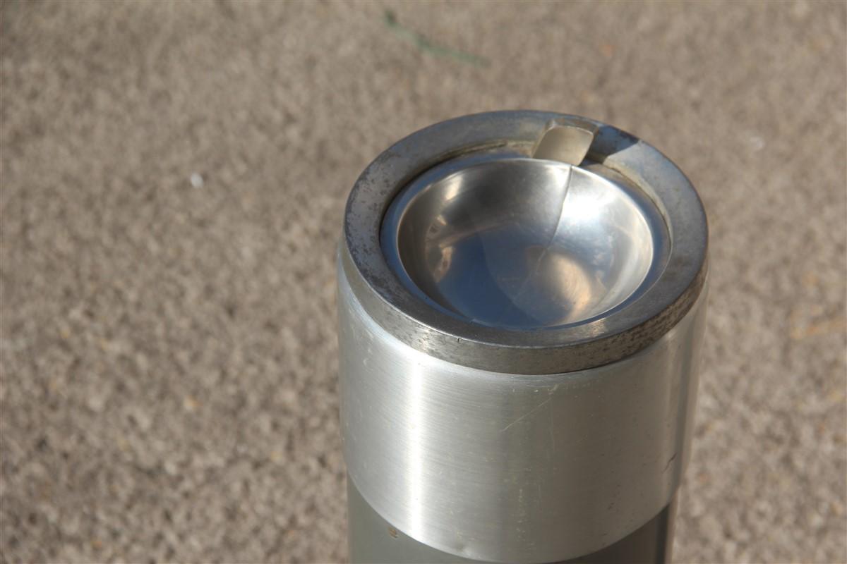 Posacenere grigio Stilnovo design colonna rotonda design italiano del medioevo.