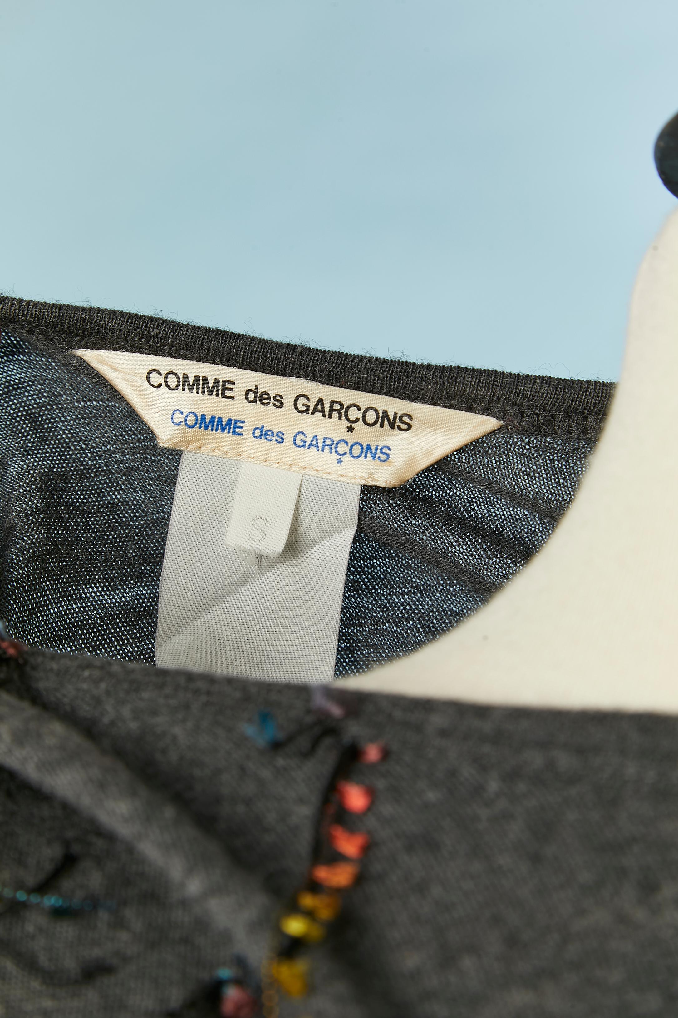 Graues asymmetrisches Kleid aus Wolljersey mit Verzierungen Comme des Garçons im Angebot 2