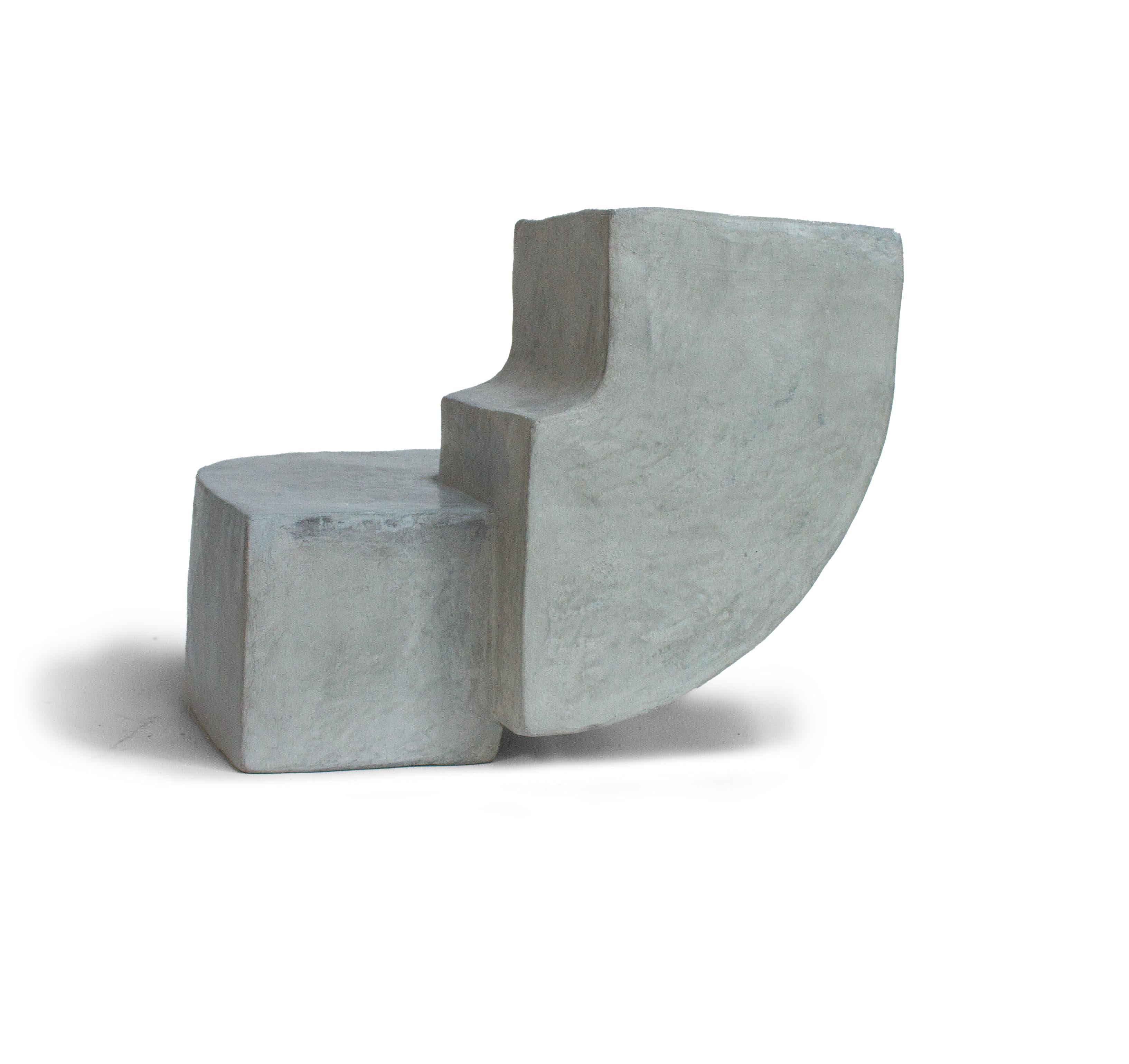 Grey Attachment I Scultura realizzata a mano da Rachael Heritage in vendita 3