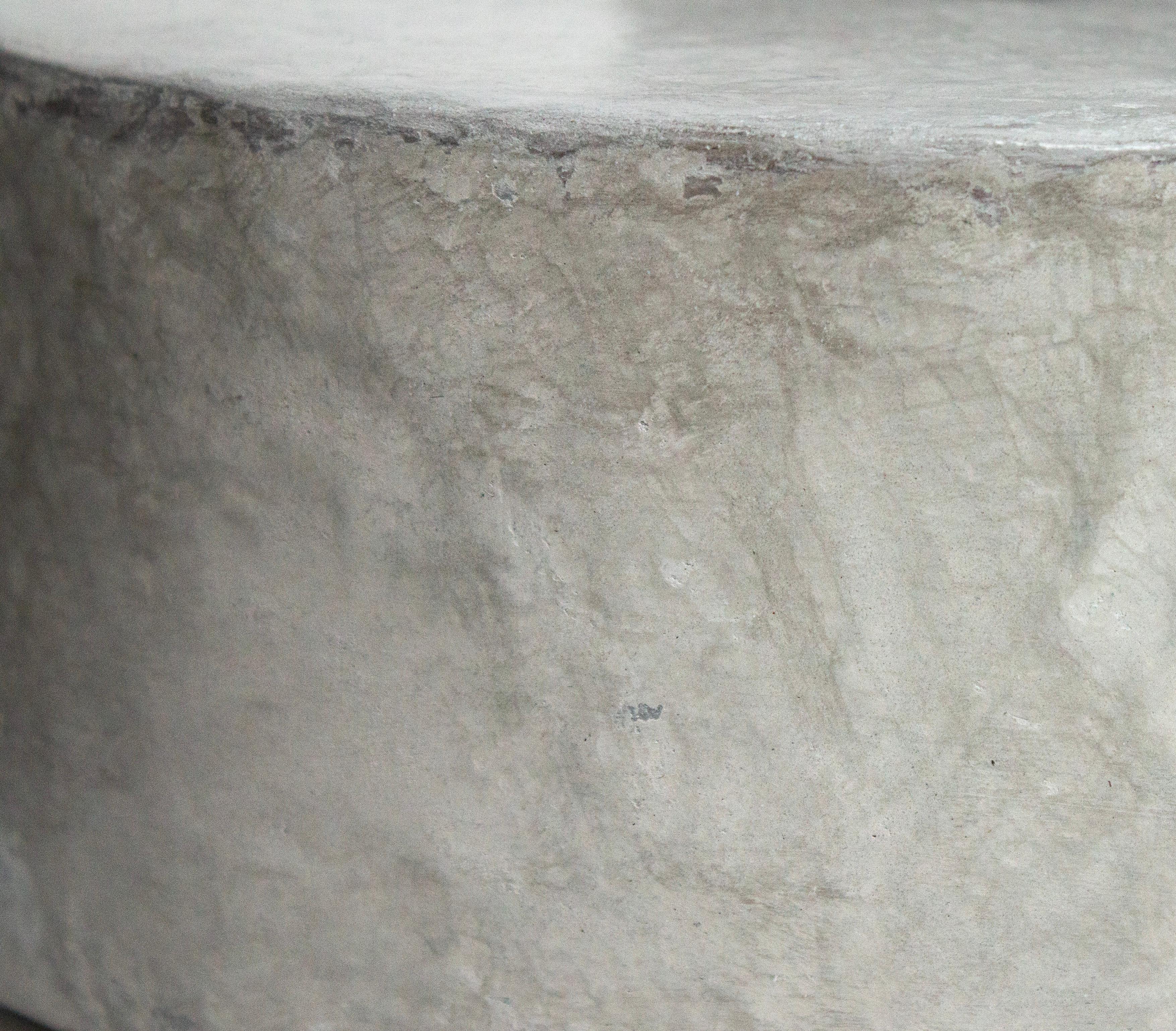 Postmoderno Grey Attachment I Scultura realizzata a mano da Rachael Heritage in vendita