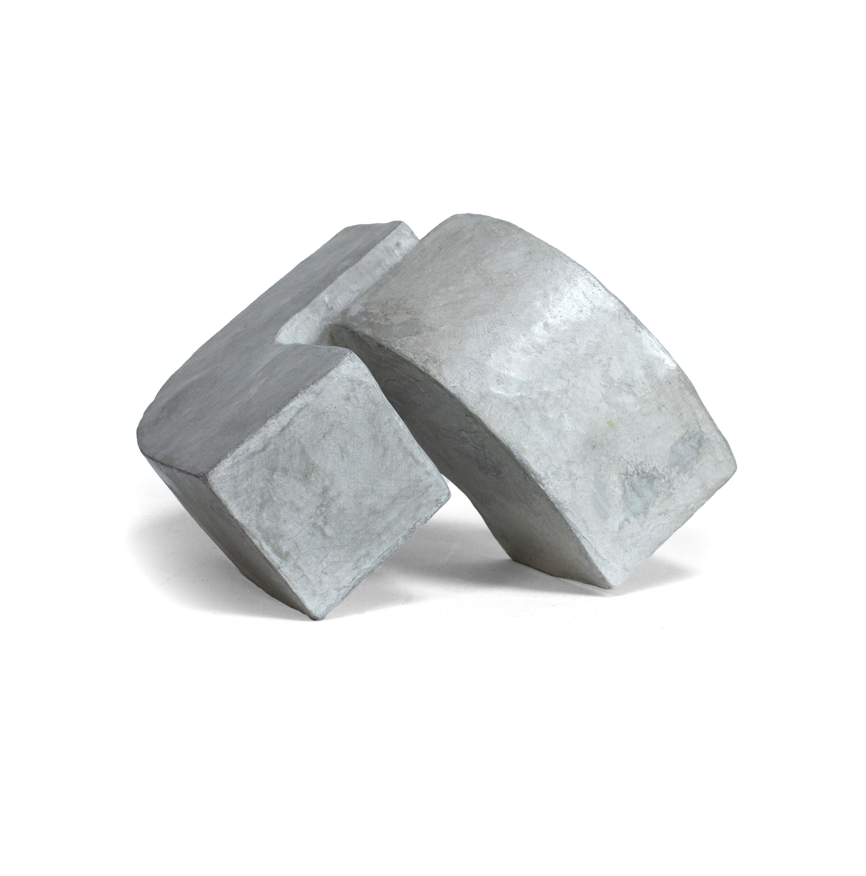 Altro Grey Attachment I Scultura realizzata a mano da Rachael Heritage in vendita