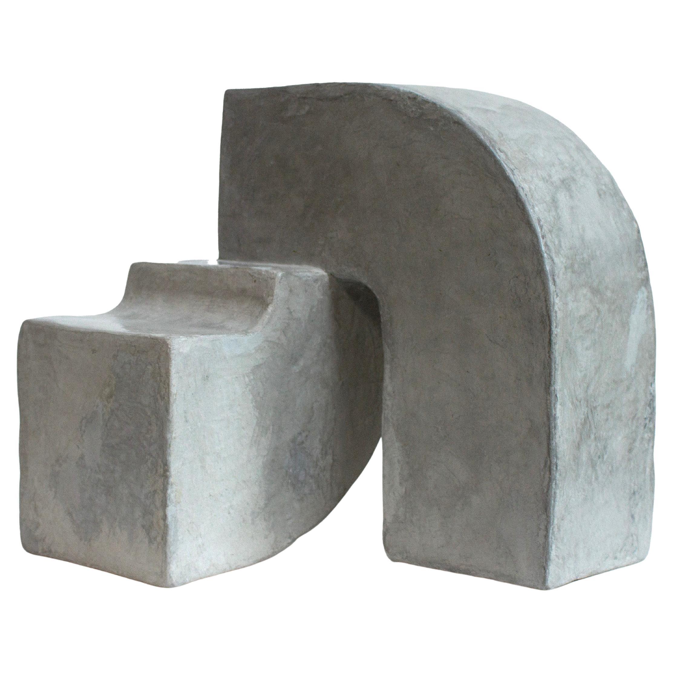 Grey Attachment I Scultura realizzata a mano da Rachael Heritage