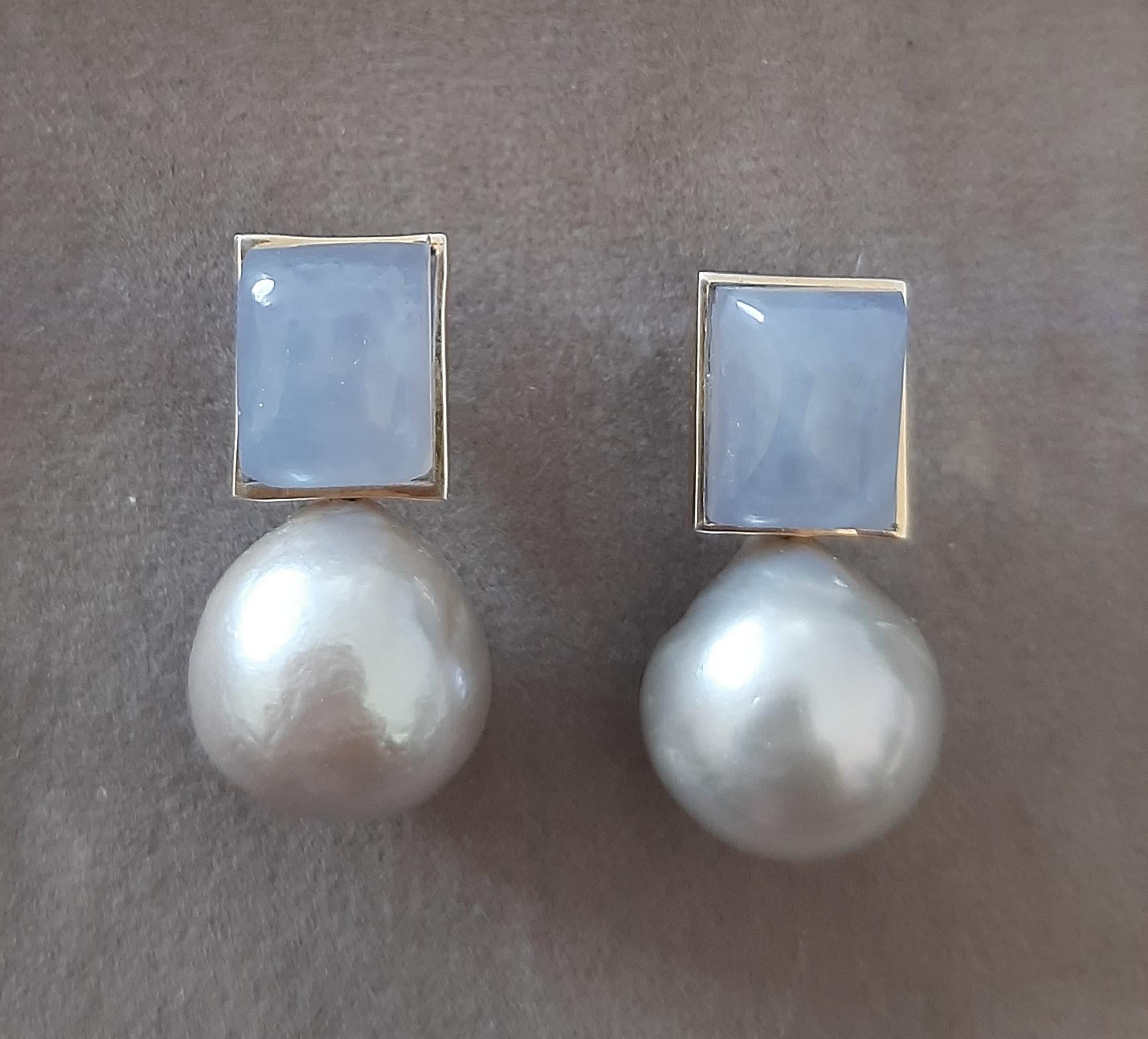 Graue Barockperlen Rechteckiger Chalcedon 14K Massiv Gold Lünette Ohrstecker im Angebot 8