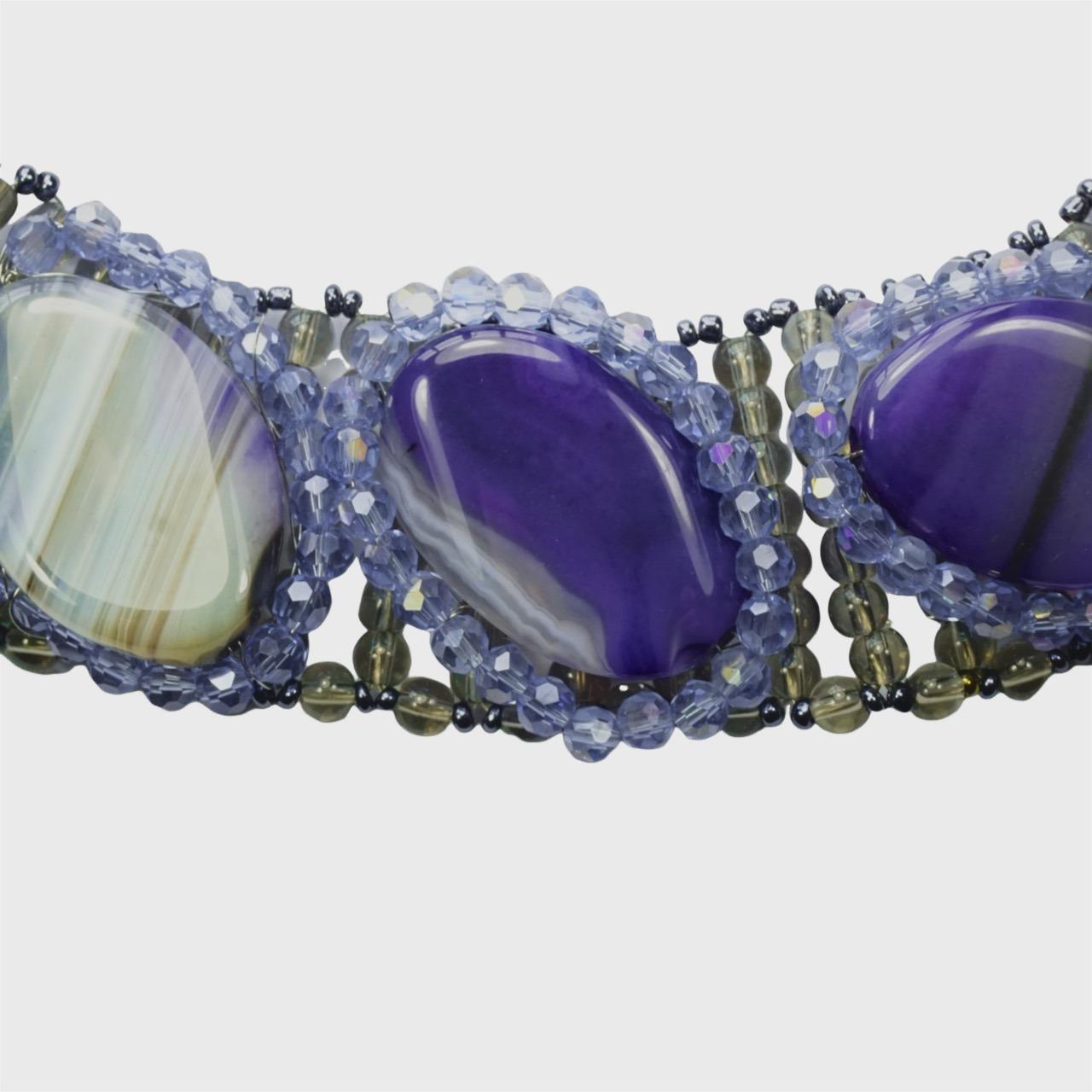 Collare / Collana di perline grigie con ametiste ovali e perline blu Aurora Boreale In condizioni ottime in vendita a London, GB