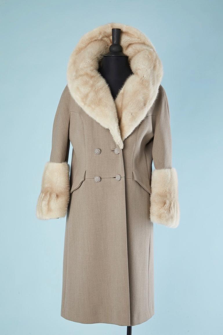 Grey-beige double-breasted 1950's wool coat with mink collar and cuffs.
Satin lining. 