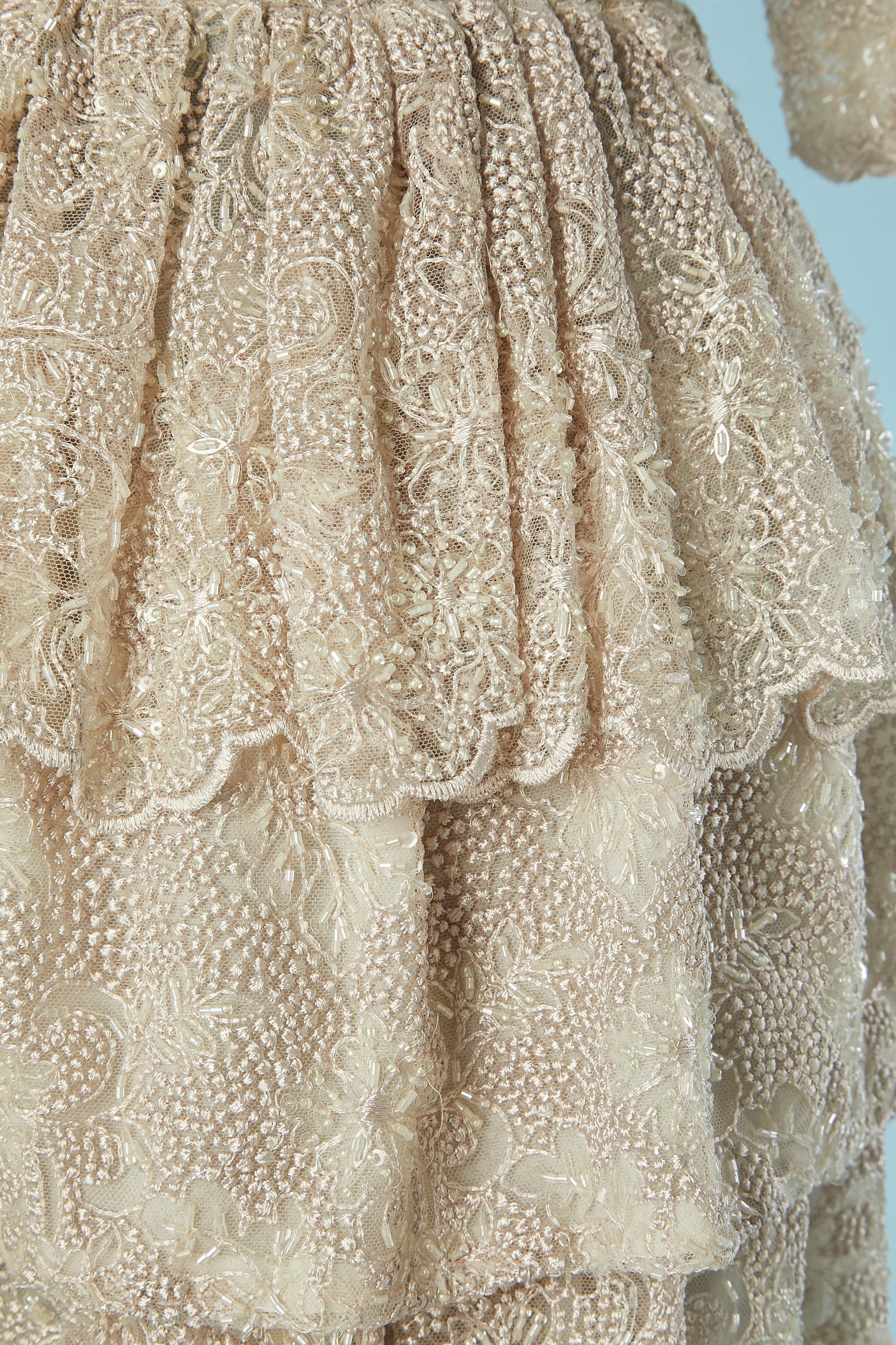 Grau-beiges, durchsichtiges Cocktailkleid aus perlenbesetzter Tüllspitze ROBERTO CAVALLI im Zustand „Hervorragend“ im Angebot in Saint-Ouen-Sur-Seine, FR