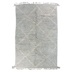 Tapis Beni Ourain gris marocain neuf à motif de diamants, en stock