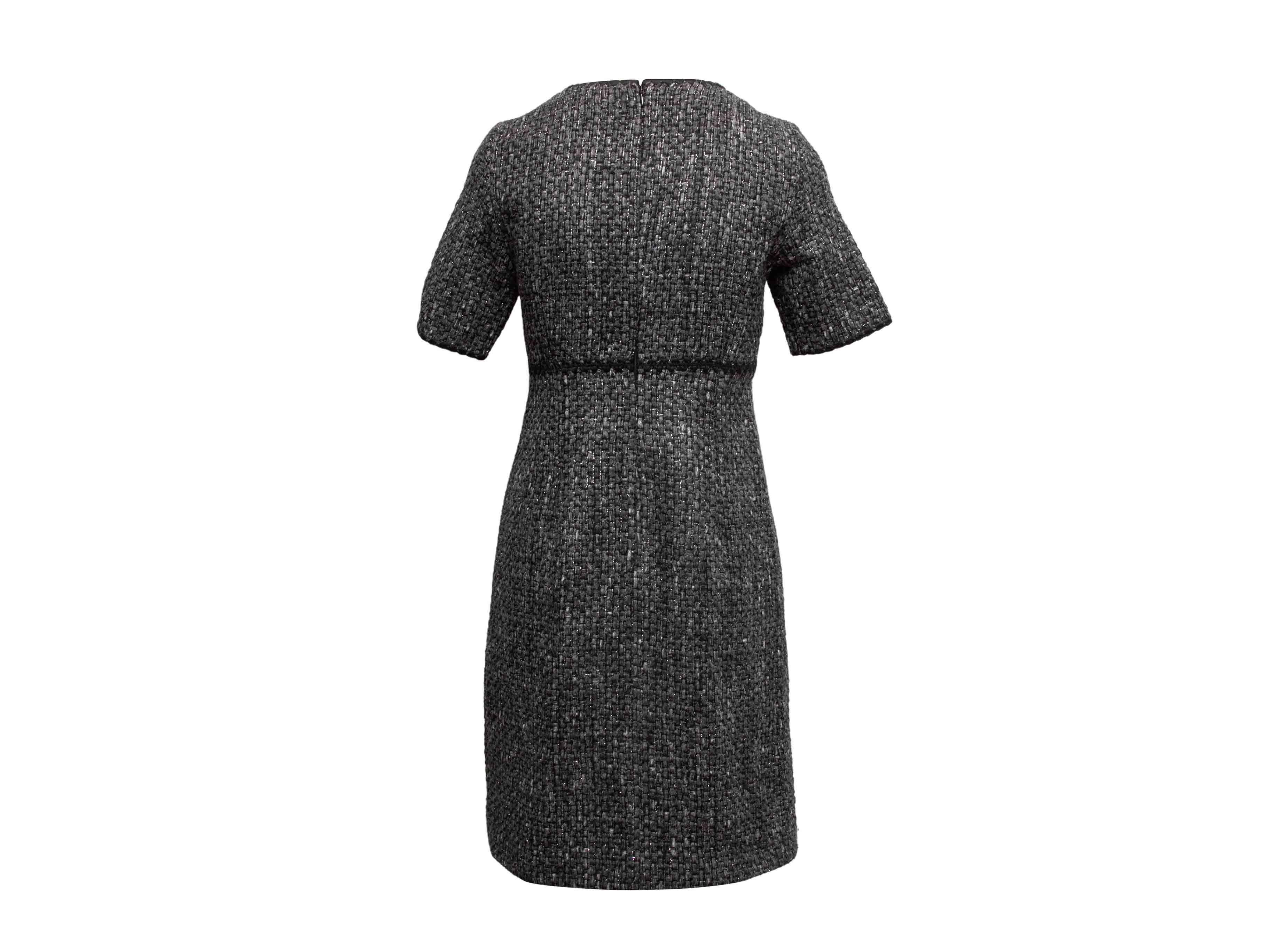 Graues & schwarzes Blumarine Tweed Kleid mit kurzen Ärmeln Größe IT 40 im Zustand „Gut“ im Angebot in New York, NY