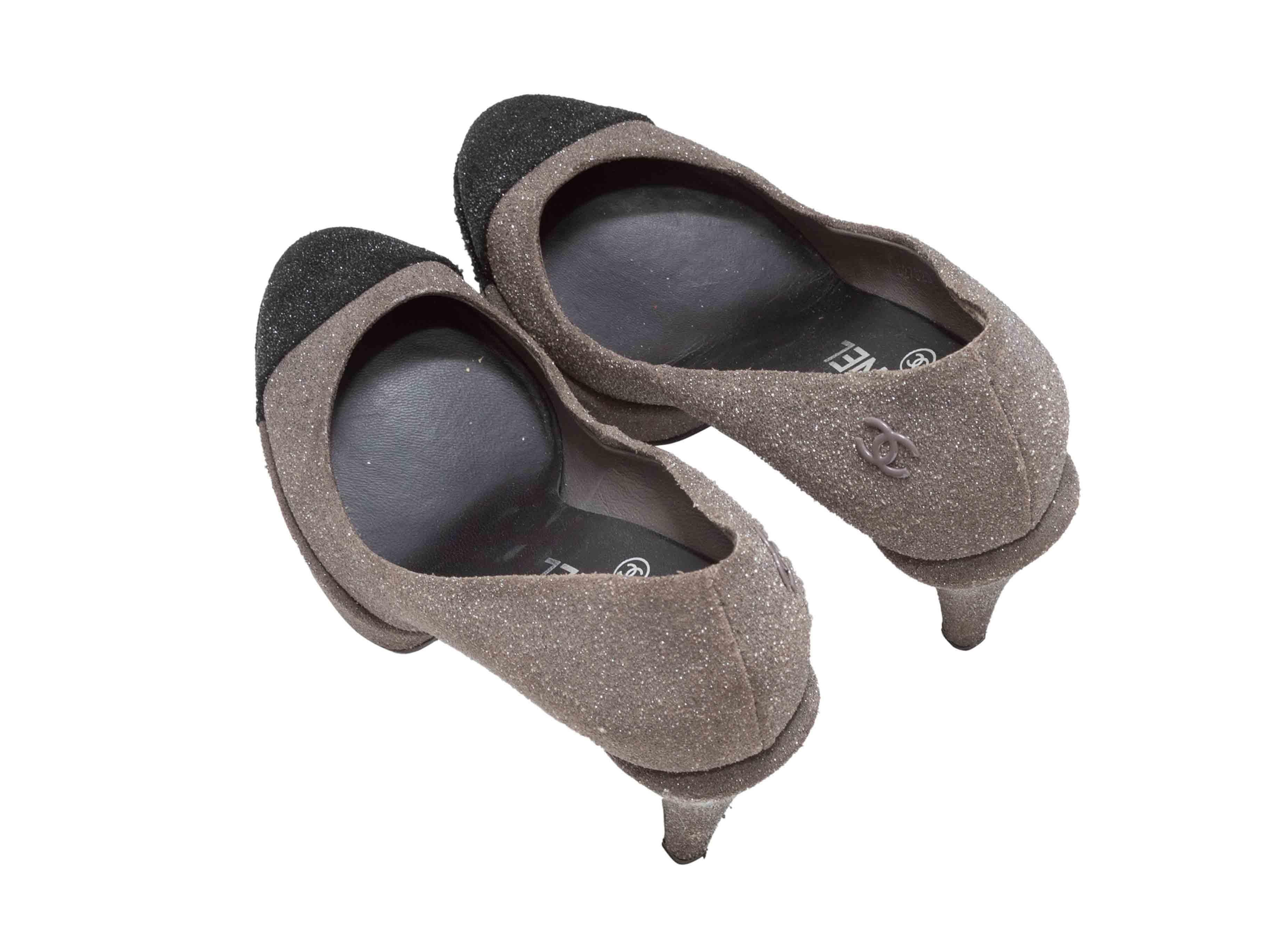 Noir Escarpins gris et noirs Chanel à plateforme pailletée Taille 37.5 en vente