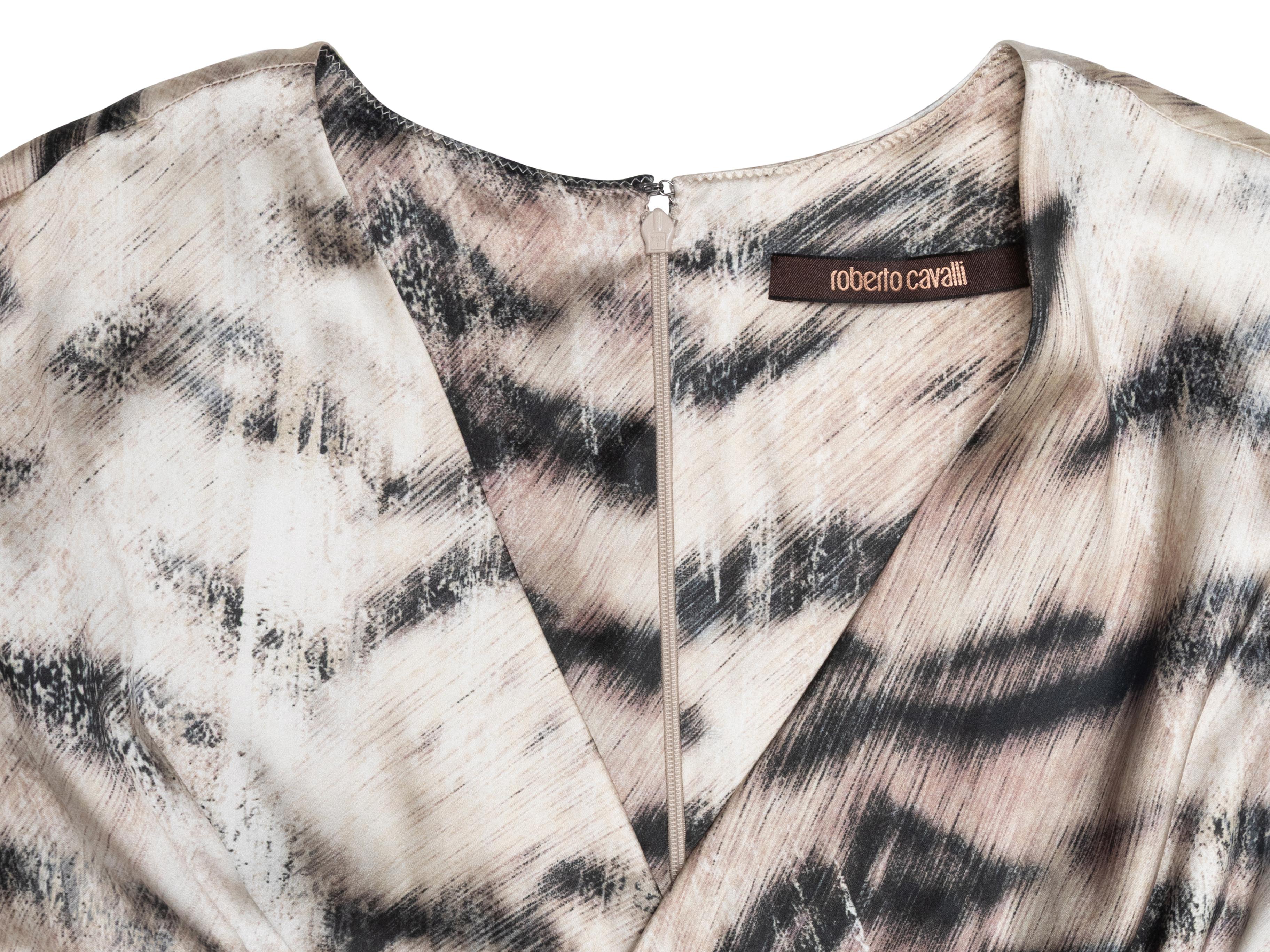 Robe en soie imprimée tigre gris et noir Roberto Cavalli Taille IT 40 Bon état - En vente à New York, NY