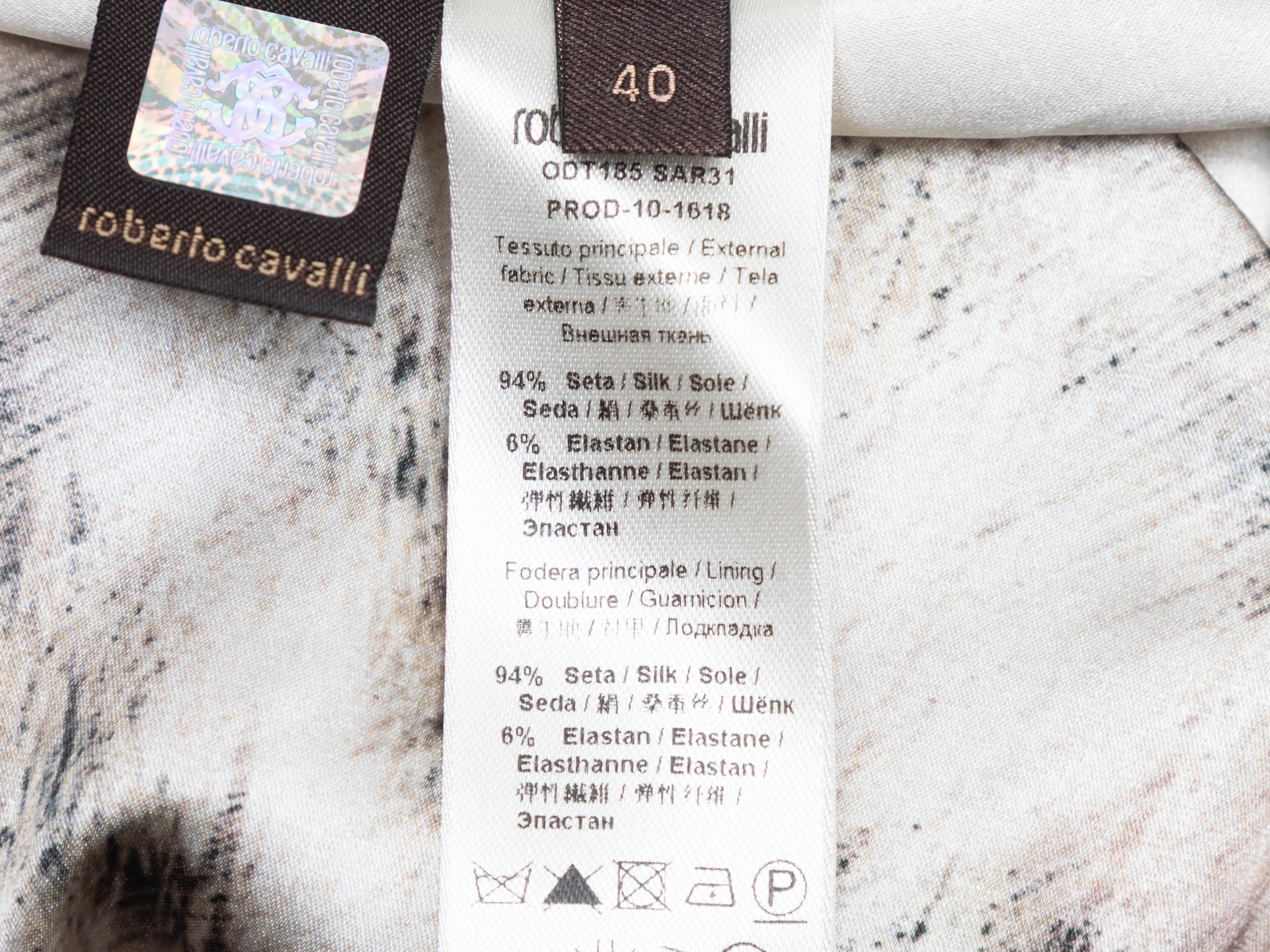 Robe en soie imprimée tigre gris et noir Roberto Cavalli Taille IT 40 en vente 1