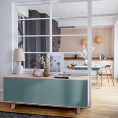 Crédence basse à 4 portes en bois bleu gris, design scandinave d'Eric Gizard, Paris