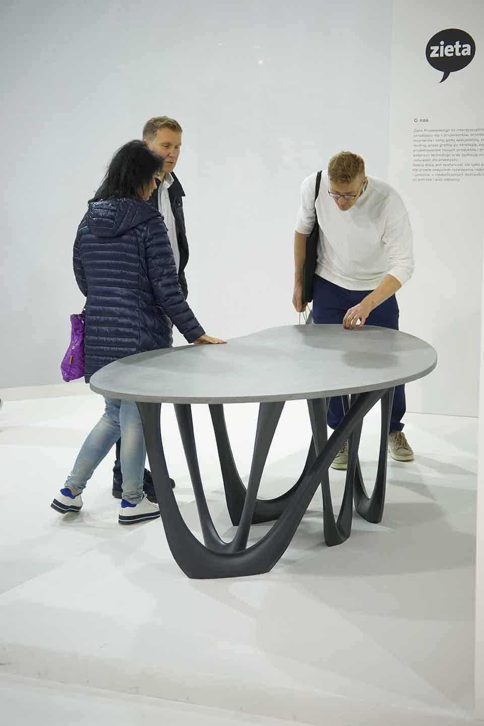 Skulpturaler G-Table aus grau-blauem Betonstahl von Zieta im Angebot 5