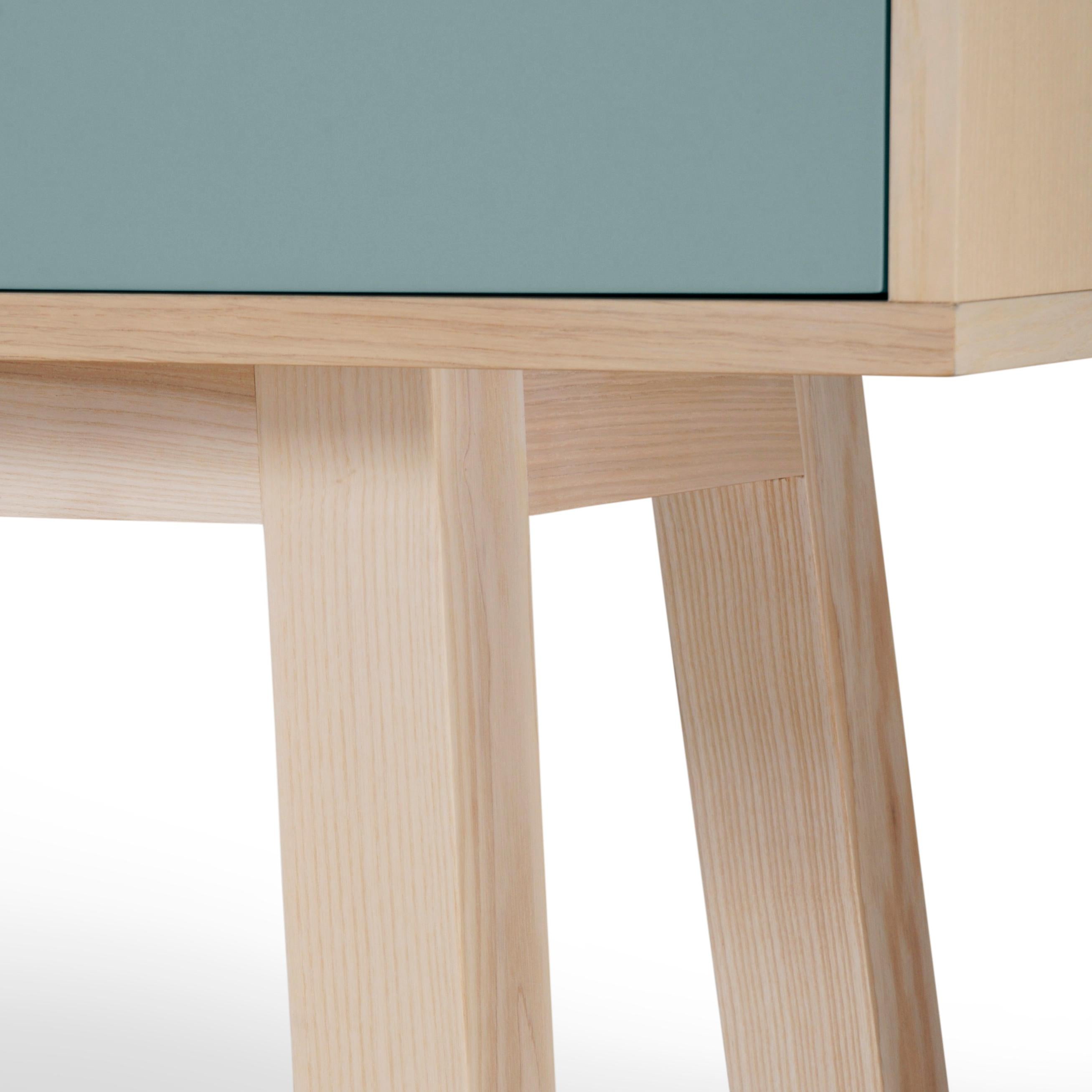 Aparador francés de madera de 4 puertas gris azulado diseñado en París por Eric Gizard en Nuevo estado para la venta en Landivy, FR