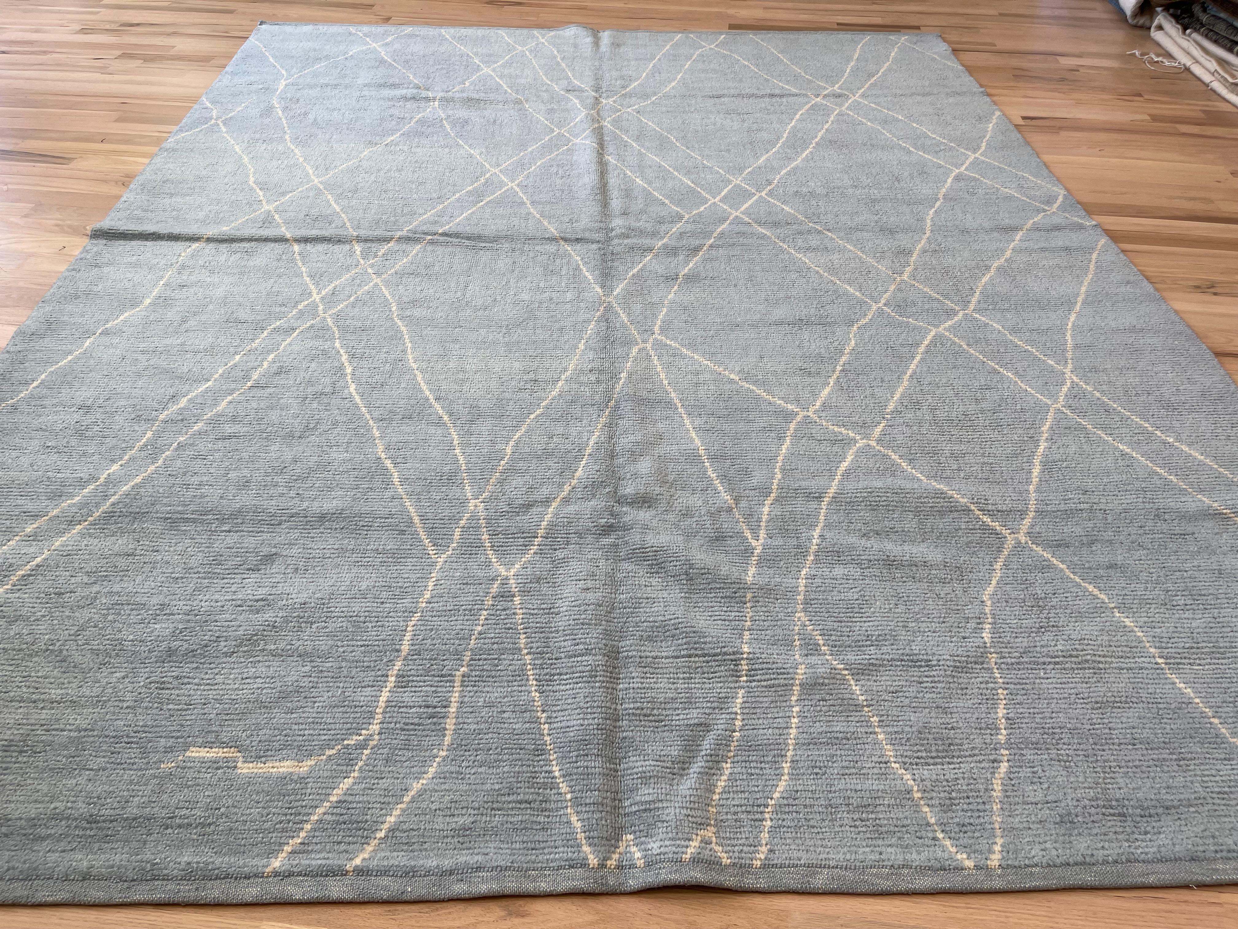 Noué à la main Tapis de style marocain gris bleu en vente