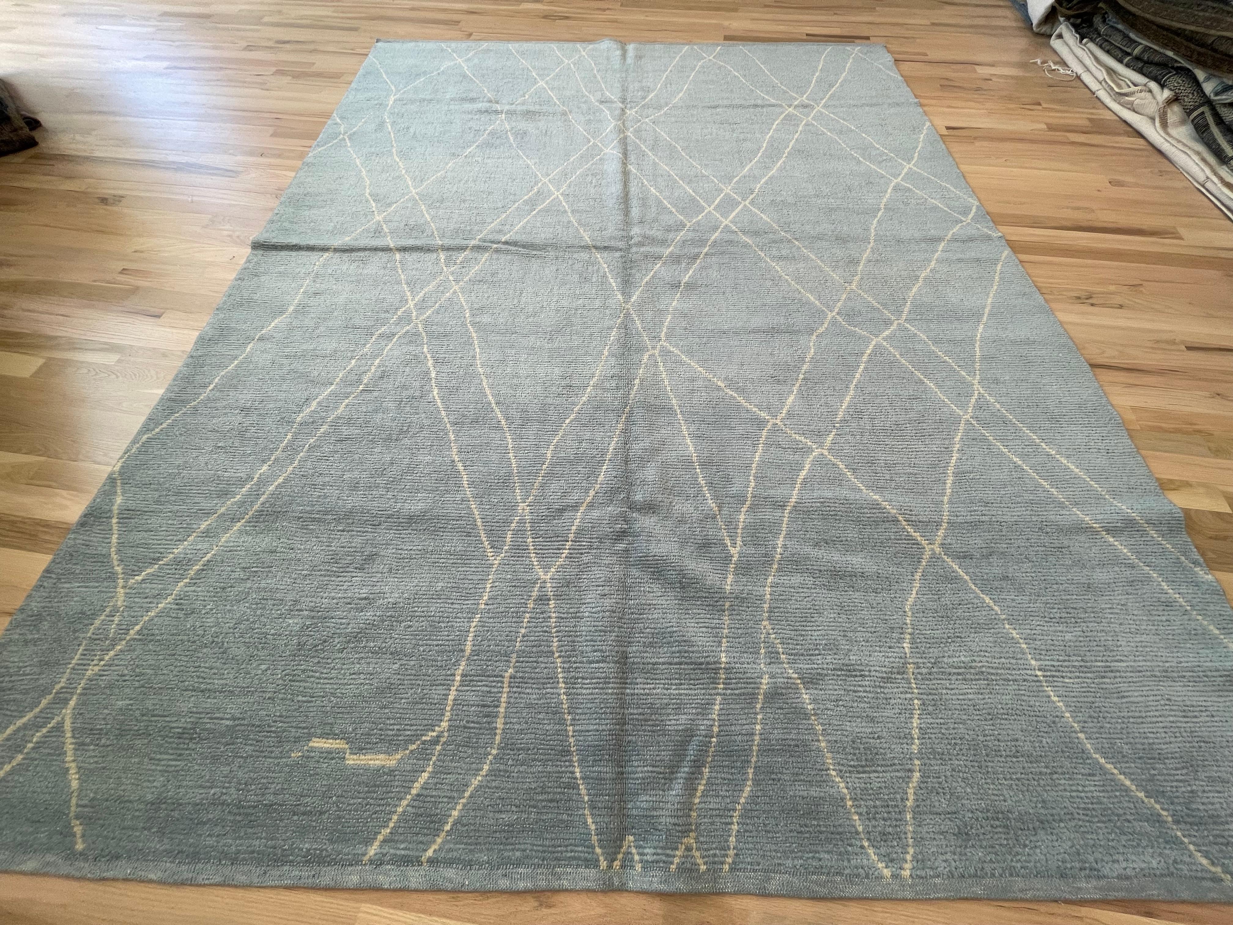 Tapis de style marocain gris bleu Neuf - En vente à West Hollywood, CA