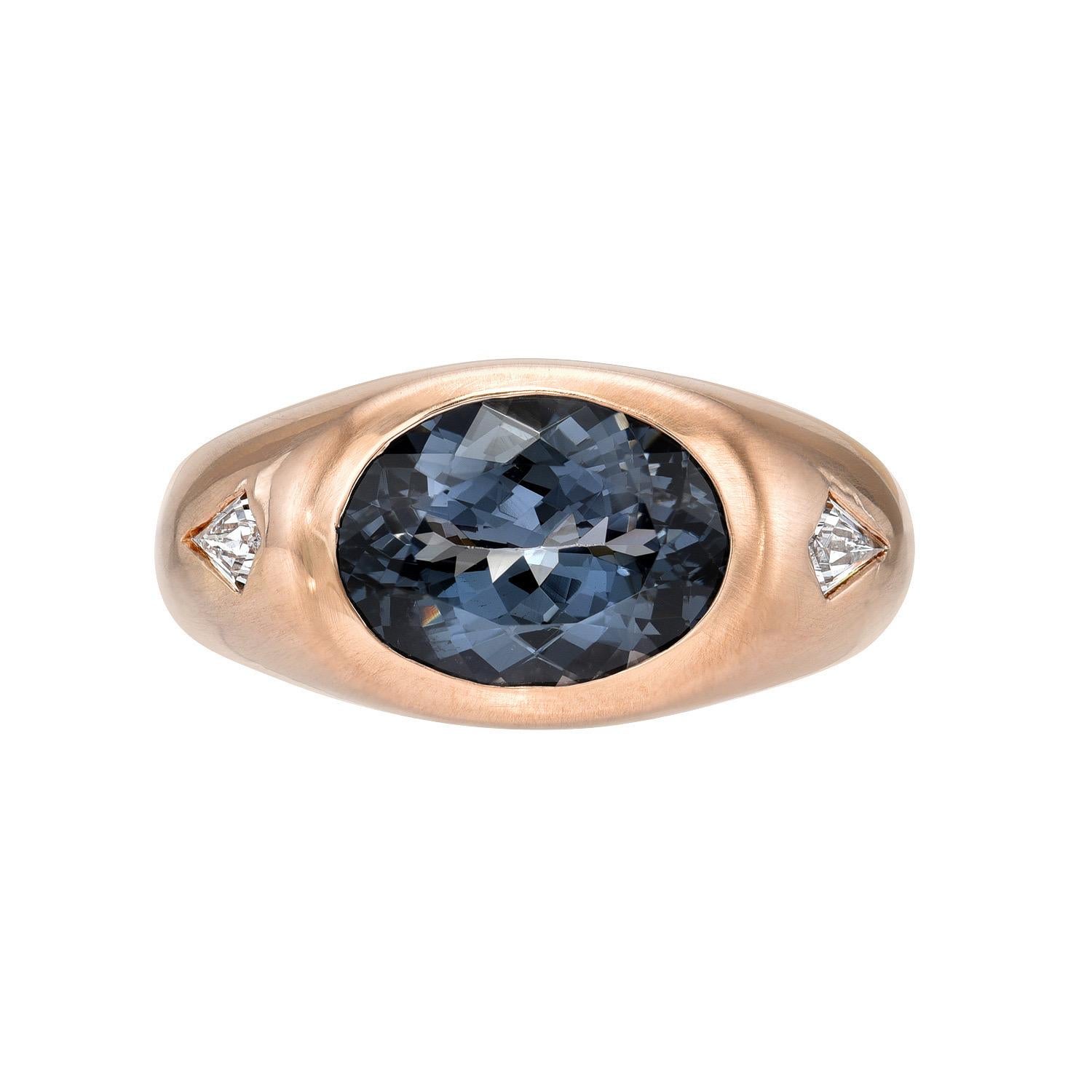 Contemporary Grey Blue Spinel Ring 5.20 Carat Oval For Sale