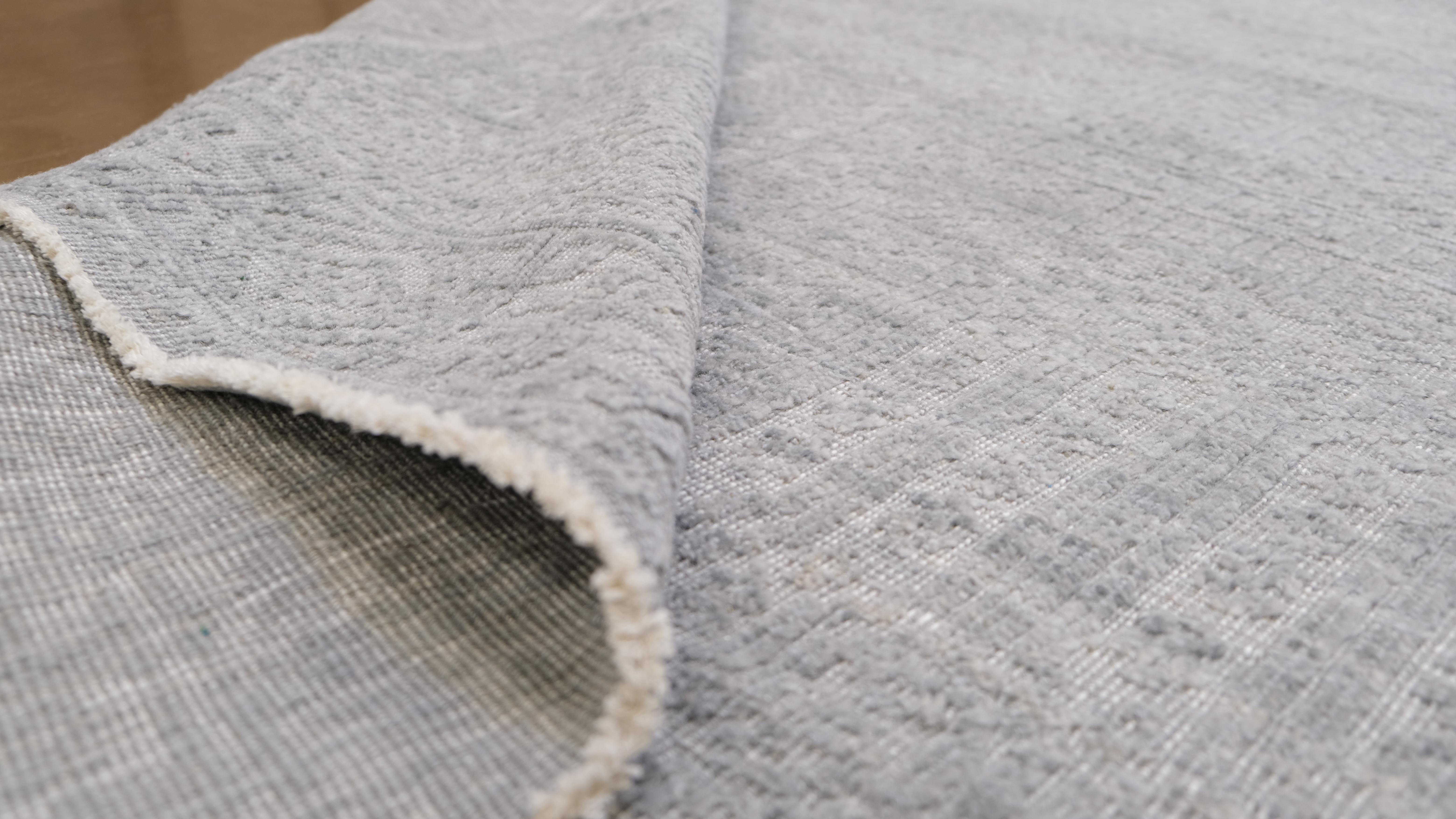 Grau Blauer, aufwändiger, geometrisch gemusterter Wollteppich 8'2''x9'10'' (Pakistanisch) im Angebot