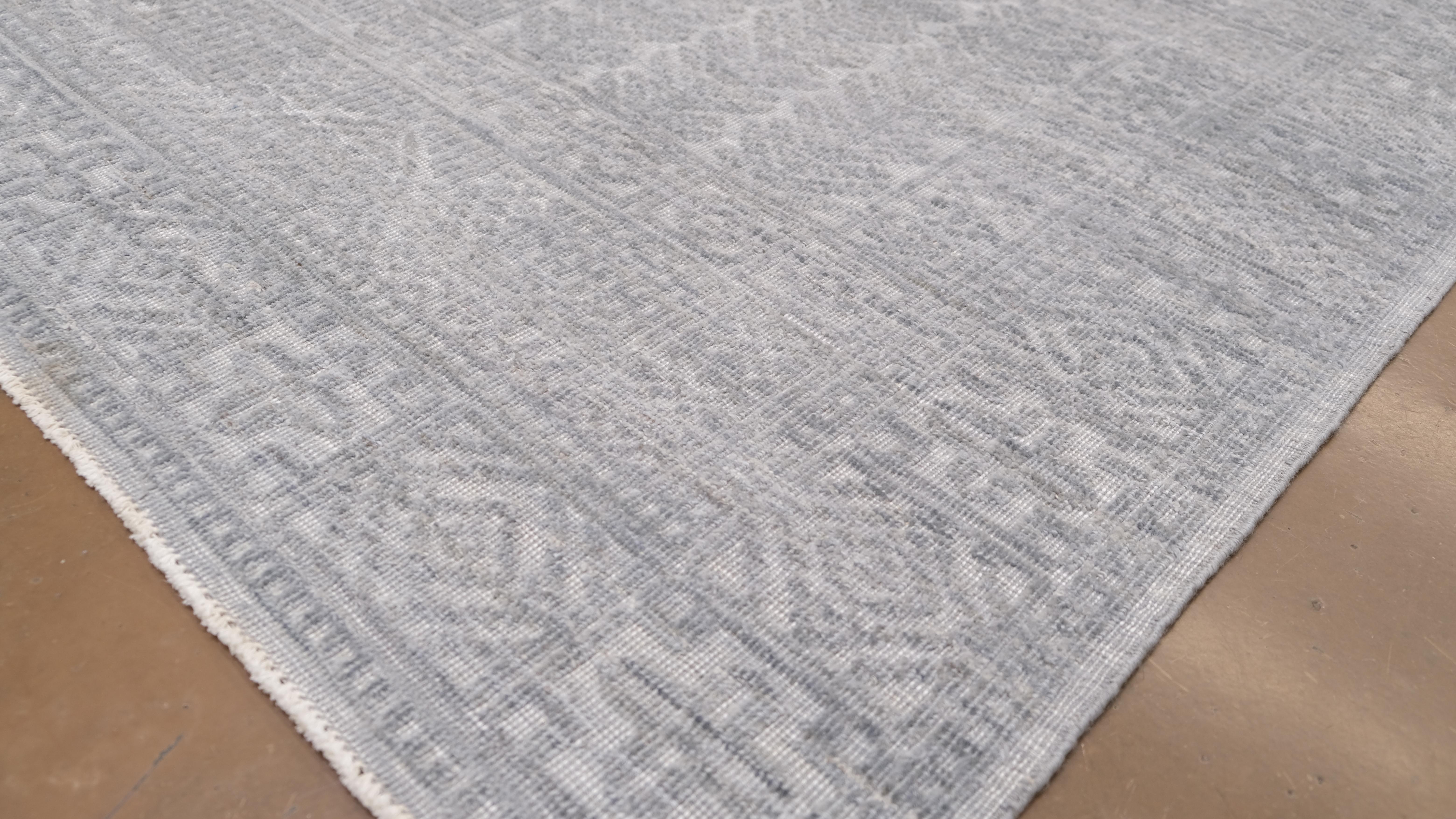 Grau Blauer, aufwändiger, geometrisch gemusterter Wollteppich 8'2''x9'10'' (21. Jahrhundert und zeitgenössisch) im Angebot