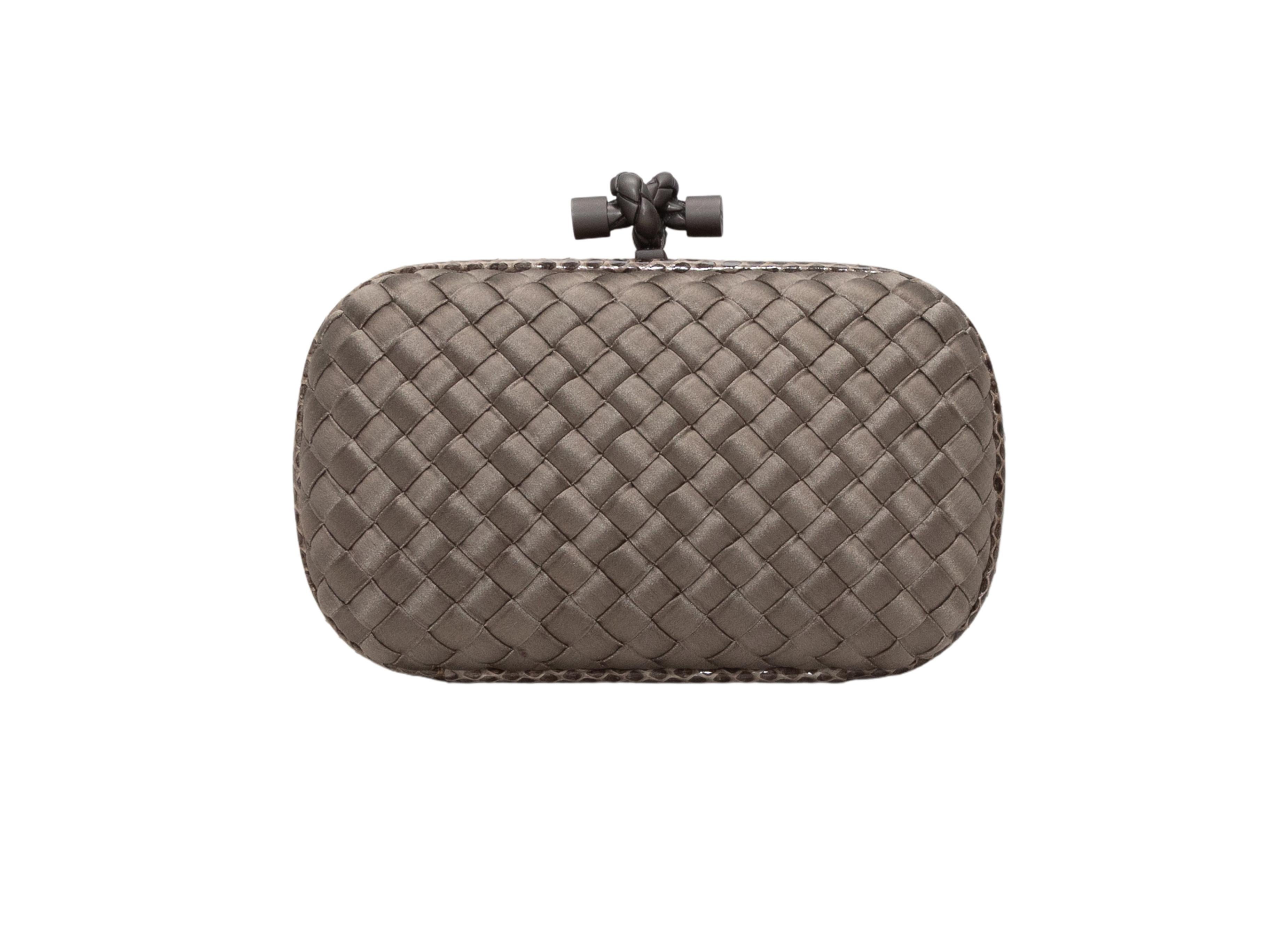 Grey Bottega Veneta Satin Intrecciato Hard Shell Clutch Gris en venta