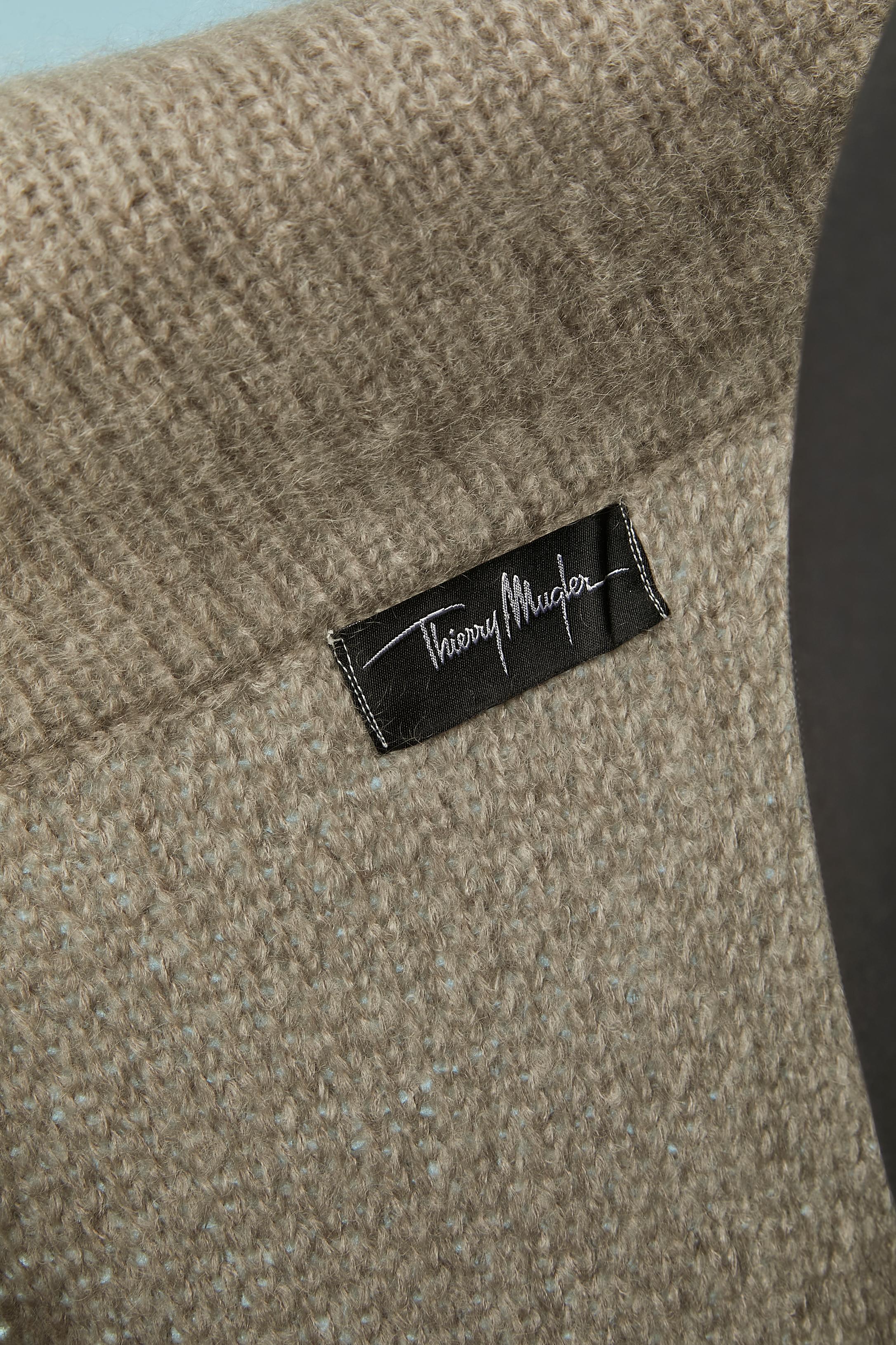 Cardigan bouclette gris surdimensionné avec fermeture éclair Thierry Mugler en vente 3