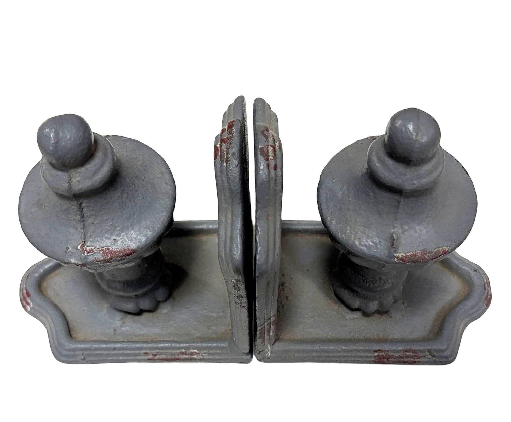 Américain Paire de serre-livres en fonte émaillée gris de style colonial en vente