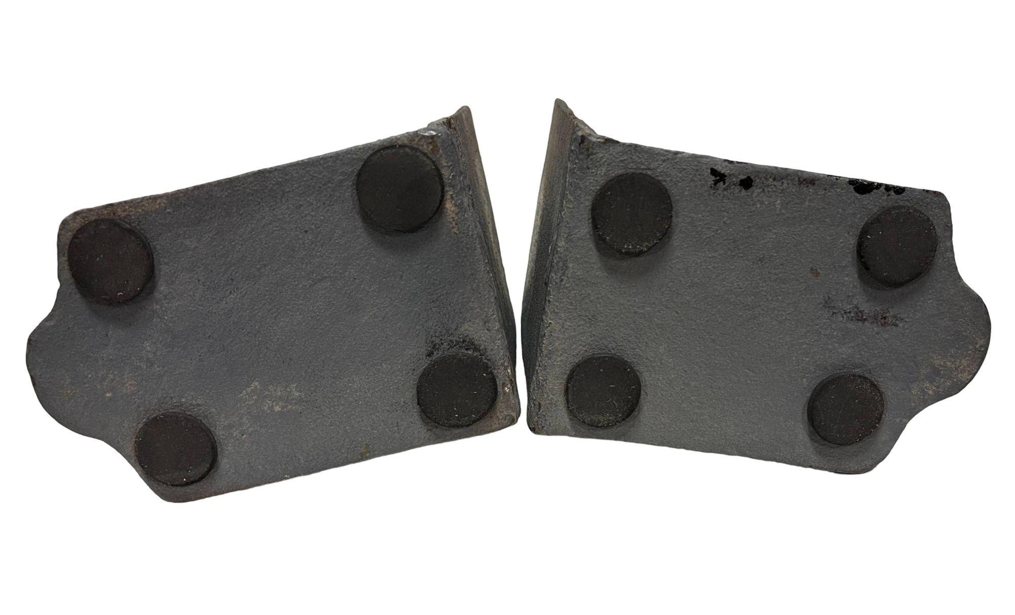 Paire de serre-livres en fonte émaillée gris de style colonial en vente 1