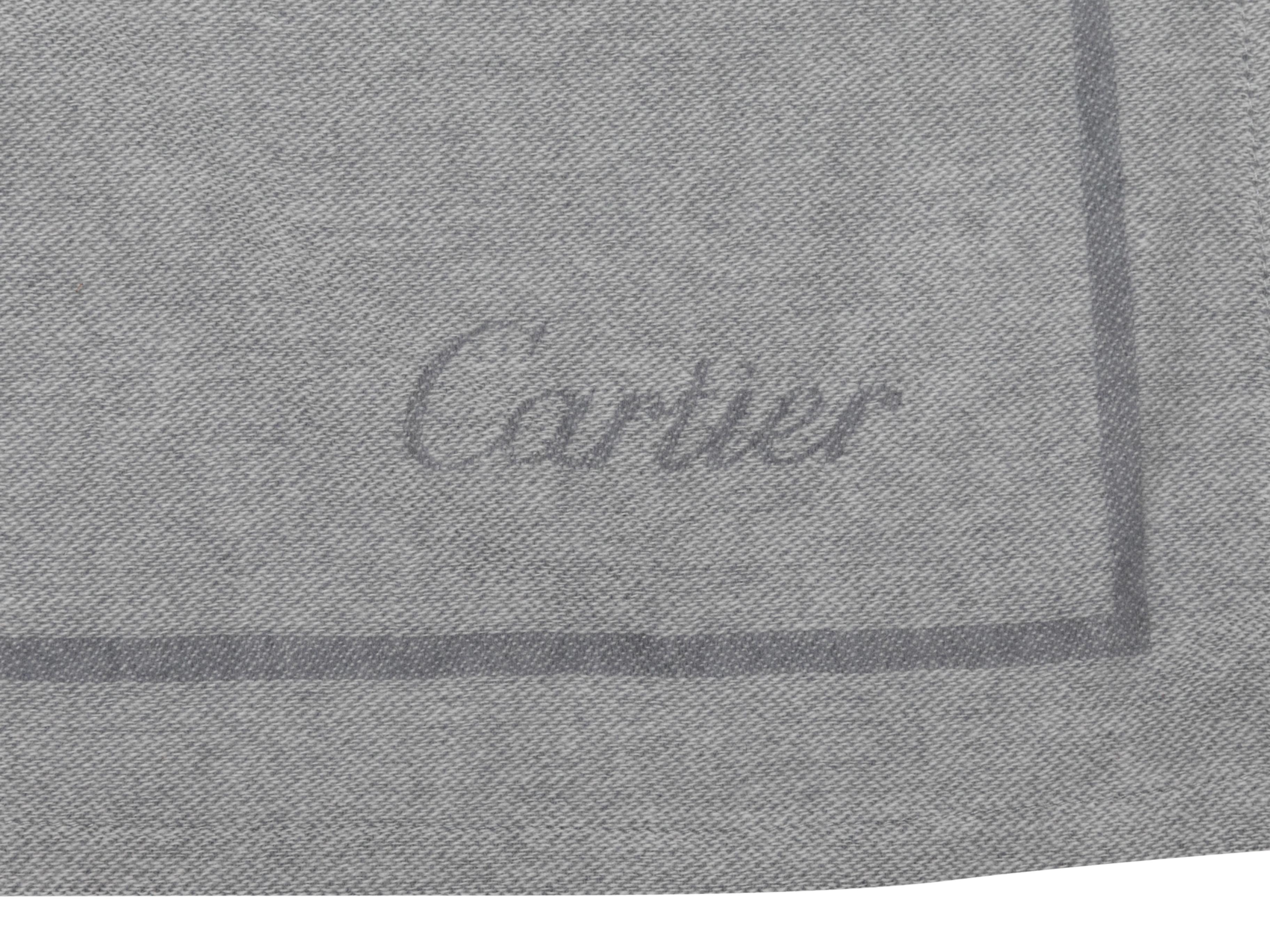 Echarpe en cachemire gris imprimé de rubans par Cartier. Largeur 27
