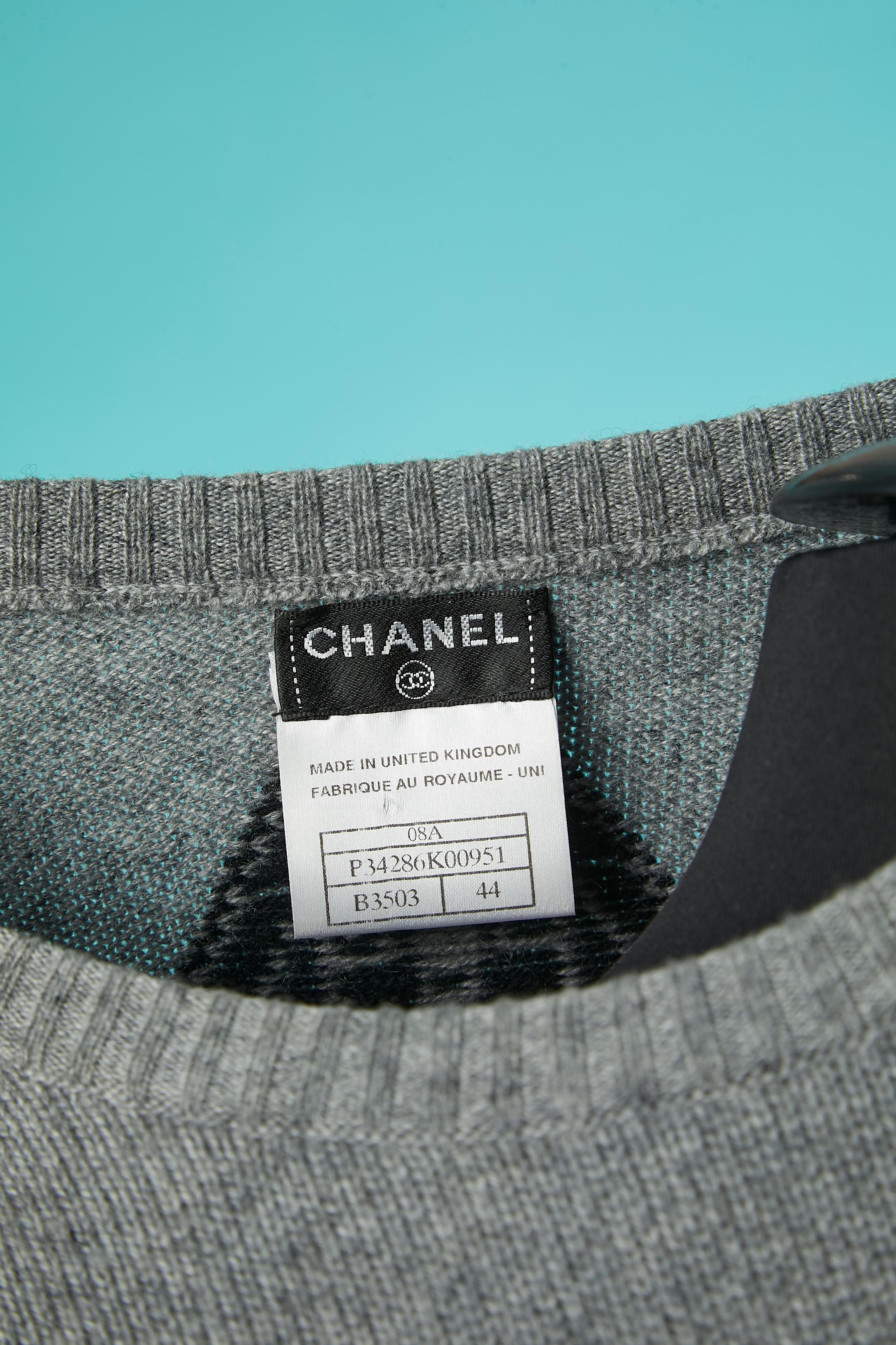Graues Kleid aus Kaschmir mit kurzen Ärmeln von Chanel  im Angebot 3