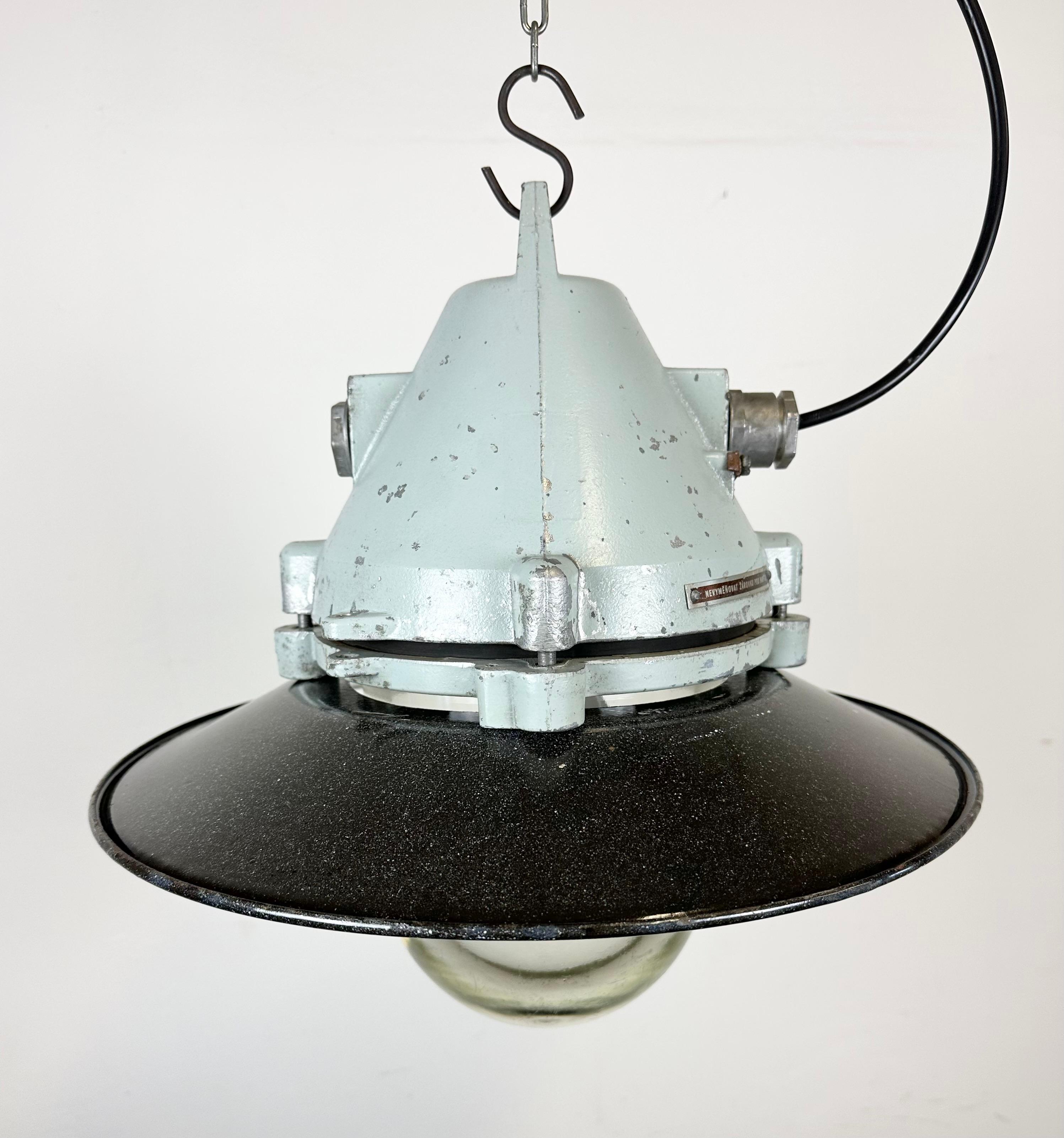 Grey Cast Aluminium Explosion Proof Lamp with Enameled Shade, 1970s For Sale 3