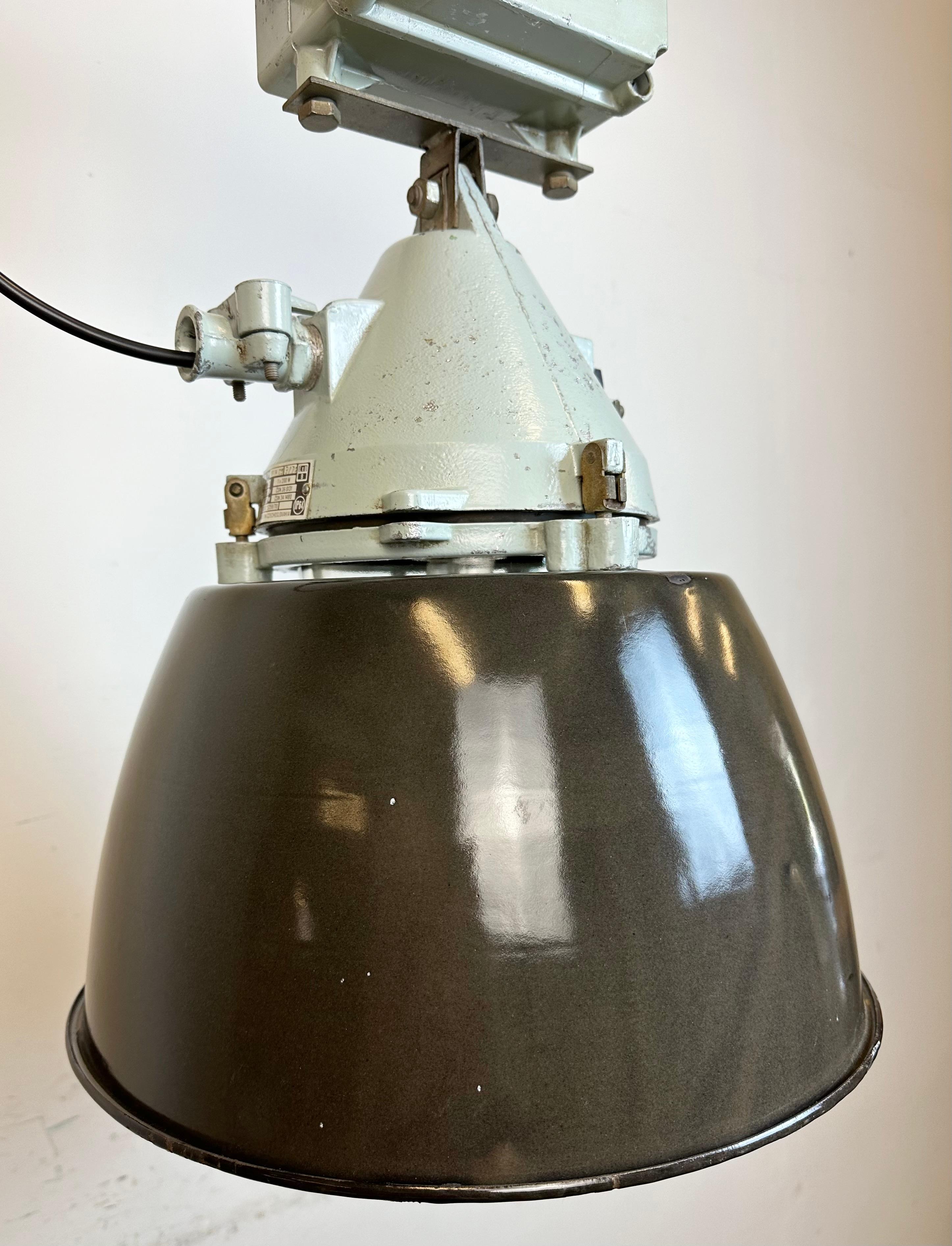 Explosion Proof-Lampe aus grauem Aluminiumguss mit emailliertem Schirm, 1970er Jahre im Angebot 5