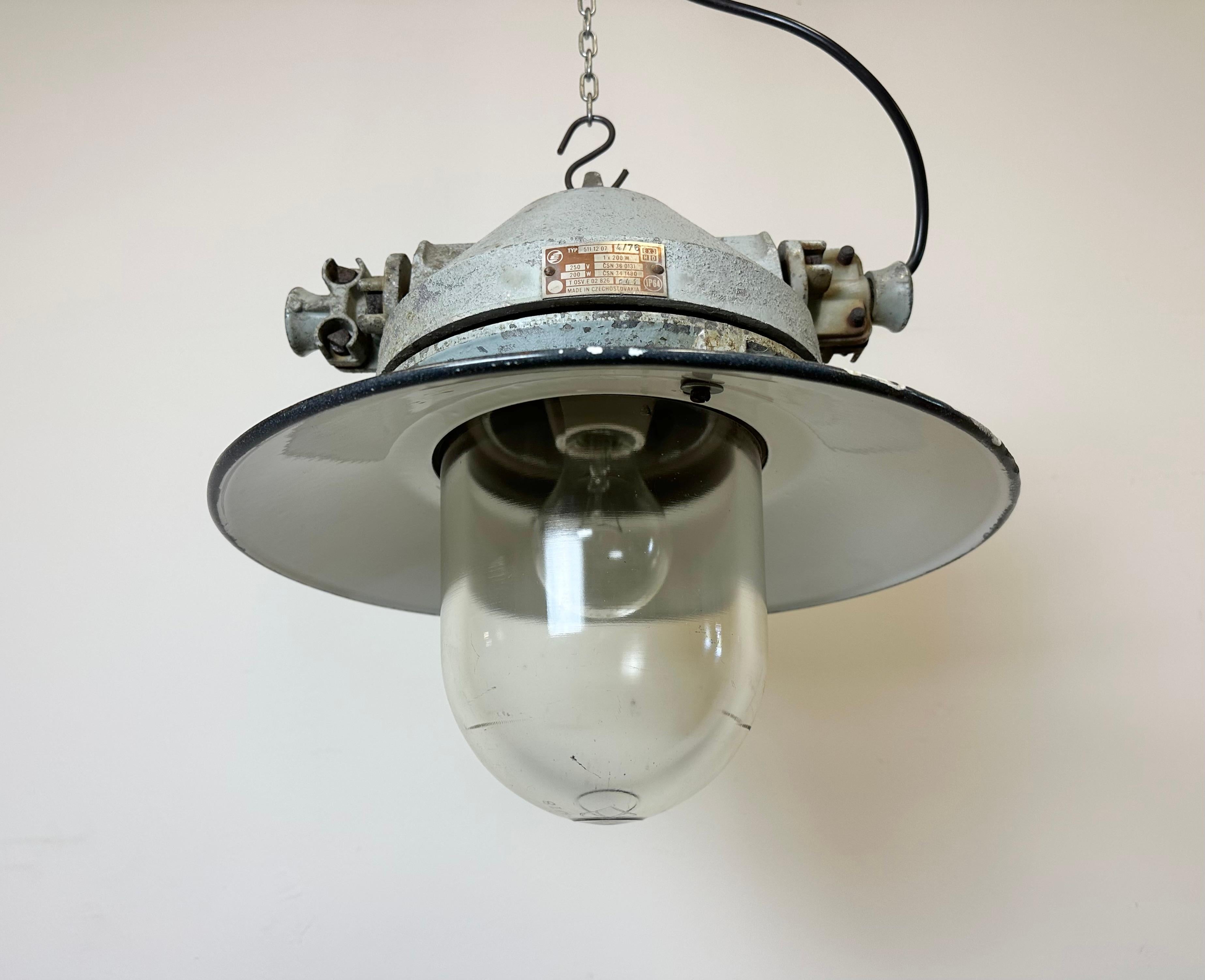 Explosion Proof-Lampe aus grauem Aluminiumguss mit emailliertem Schirm, 1970er Jahre im Angebot 6