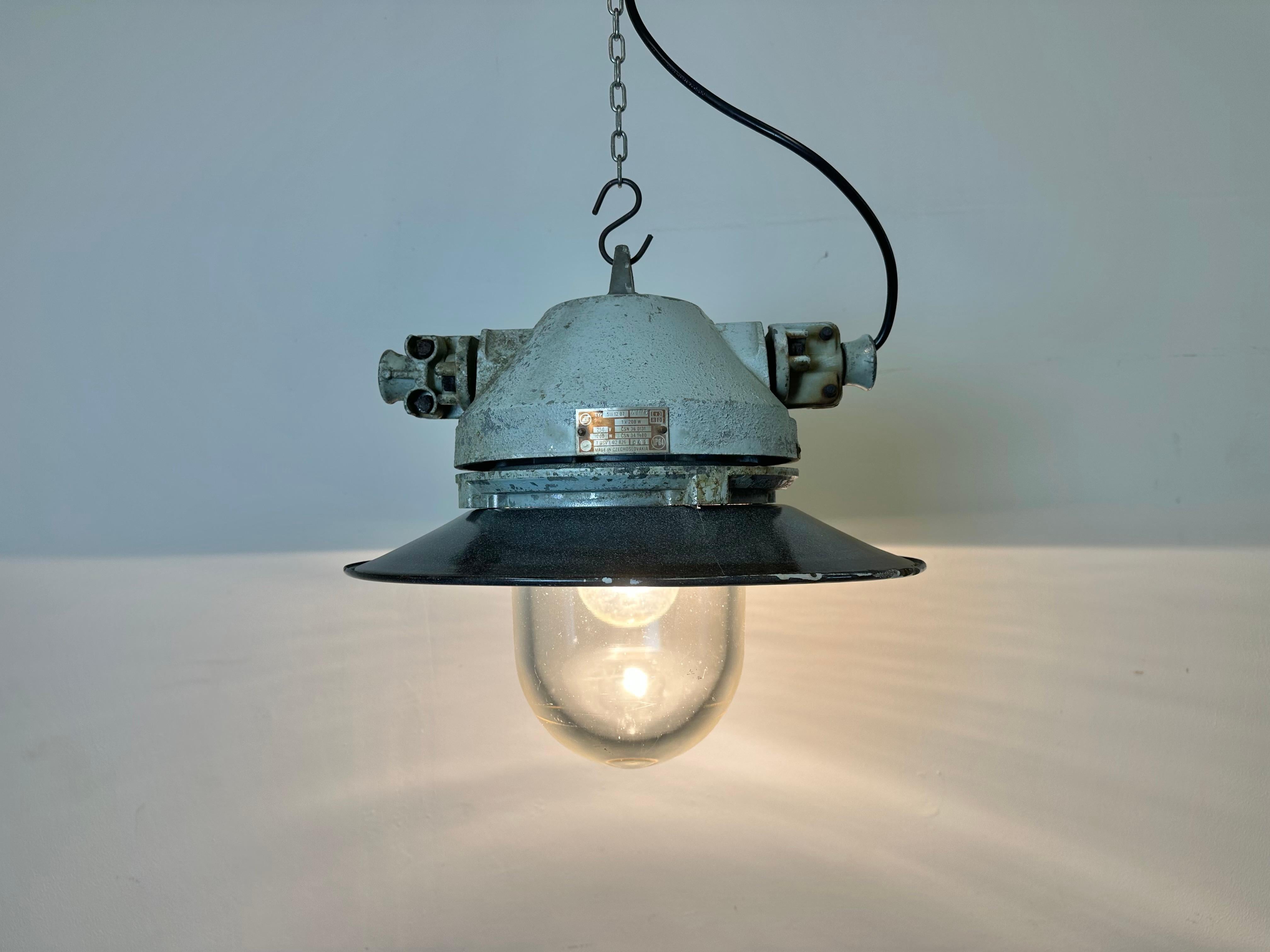 Explosion Proof-Lampe aus grauem Aluminiumguss mit emailliertem Schirm, 1970er Jahre im Angebot 7